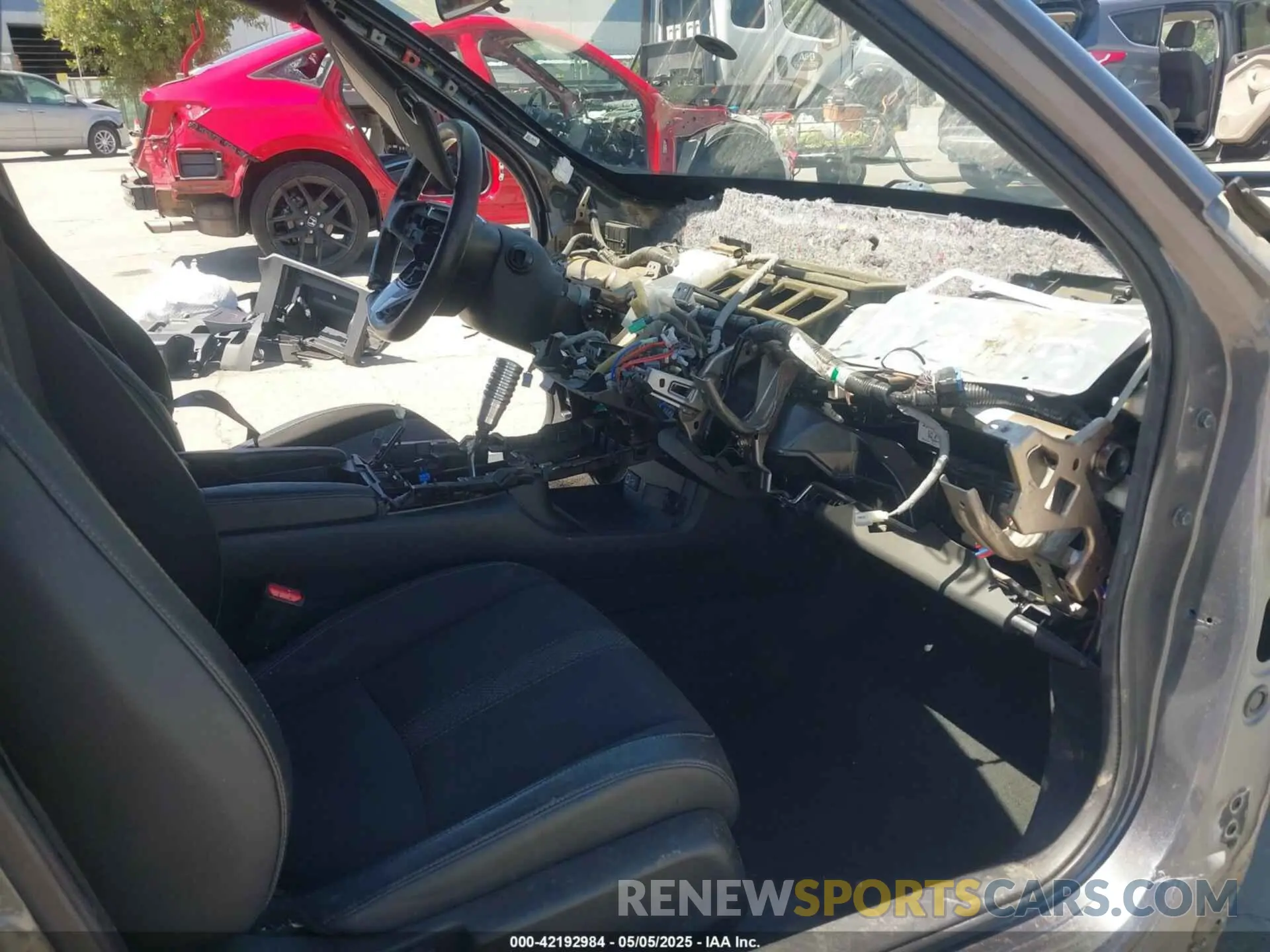 5 Photograph of a damaged car 19XFC2E87KE011891 HONDA CIVIC 2019