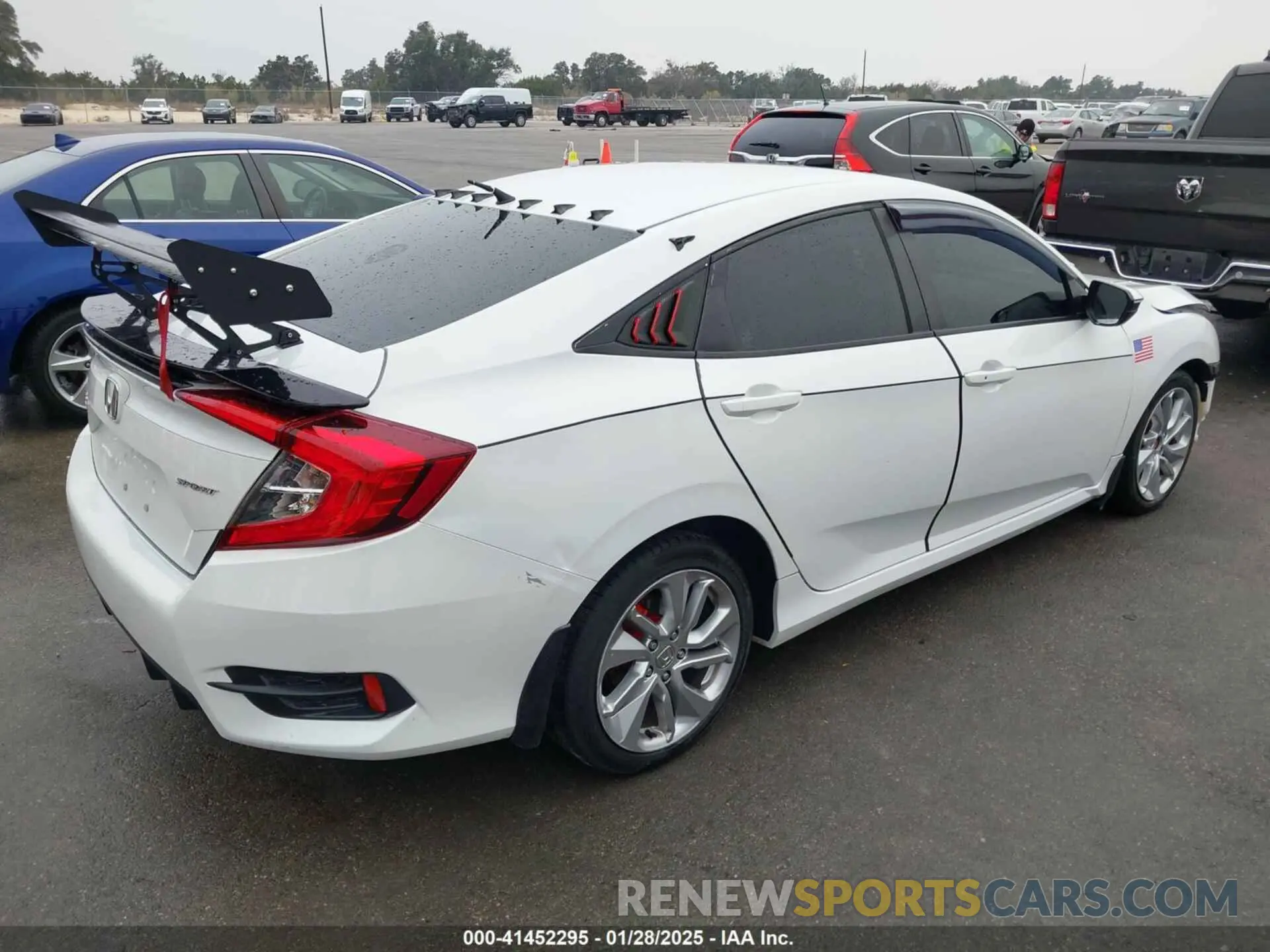 4 Photograph of a damaged car 19XFC2E87KE021501 HONDA CIVIC 2019