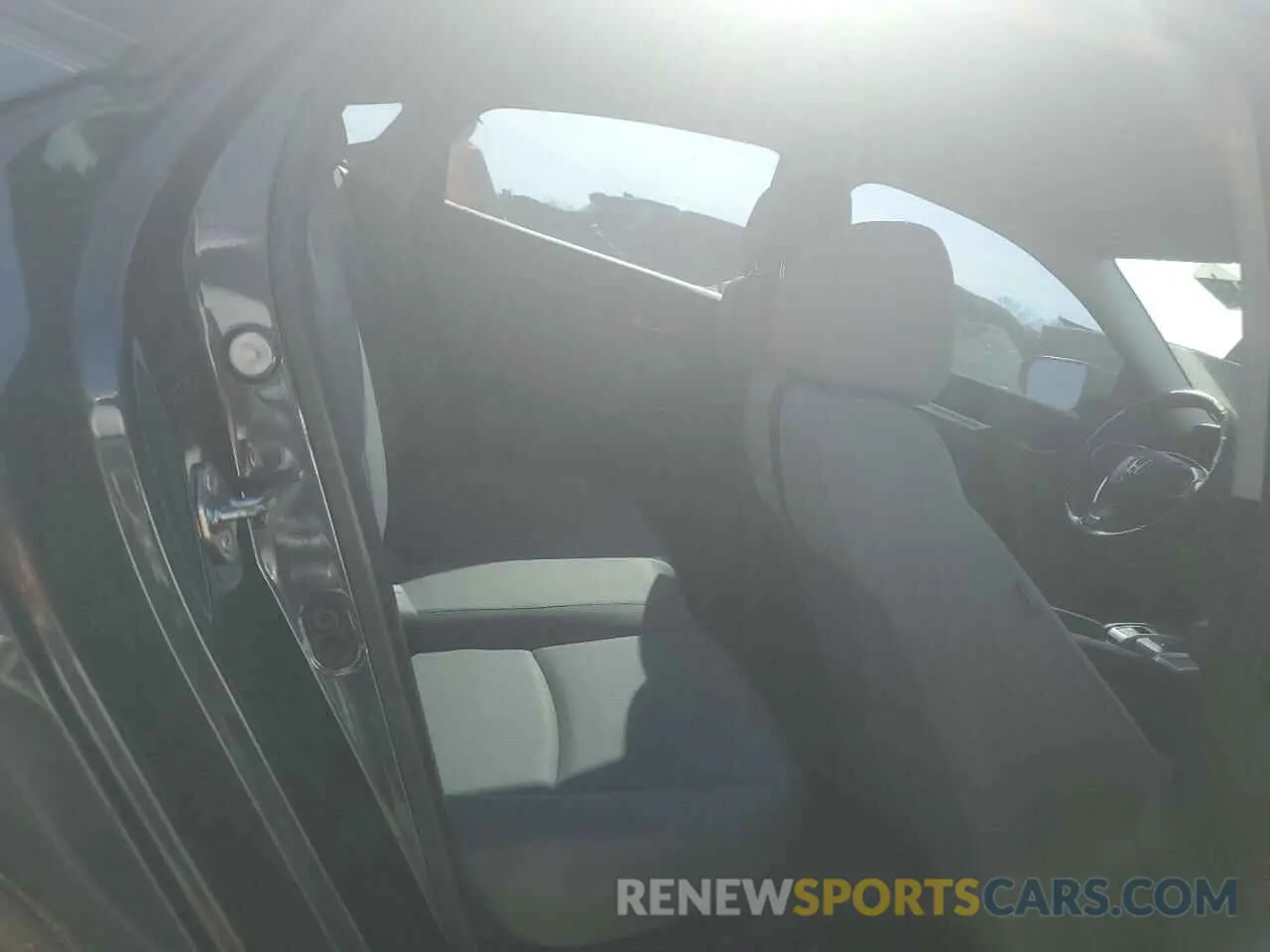10 Photograph of a damaged car 19XFC2F60KE003516 HONDA CIVIC 2019