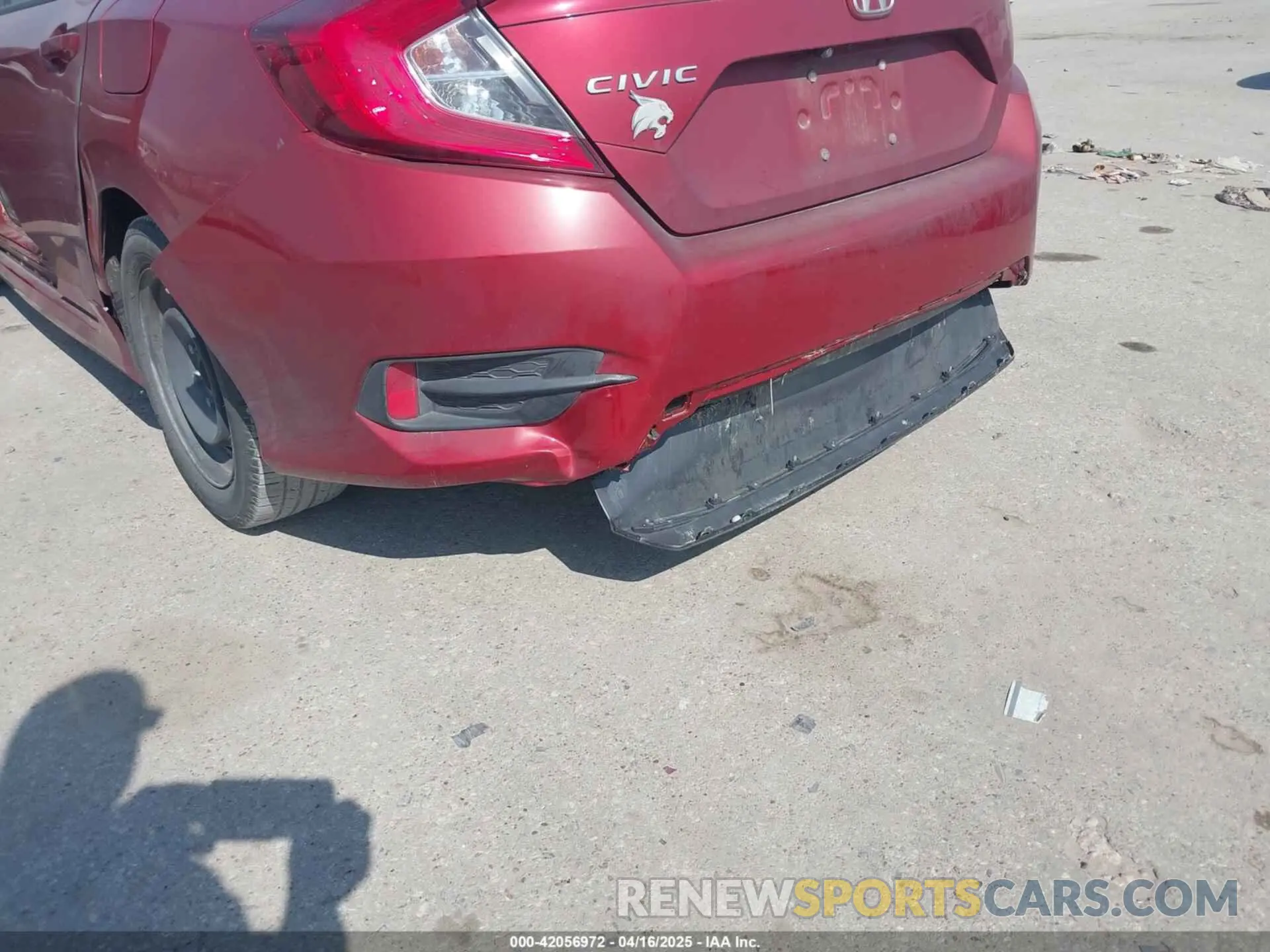 18 Photograph of a damaged car 19XFC2F60KE004665 HONDA CIVIC 2019