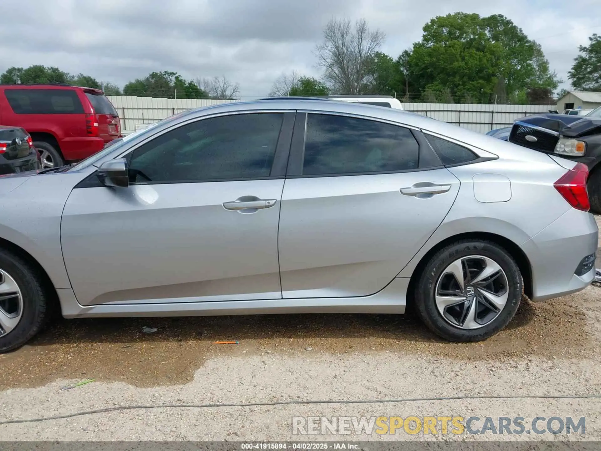 15 Photograph of a damaged car 19XFC2F60KE043806 HONDA CIVIC 2019