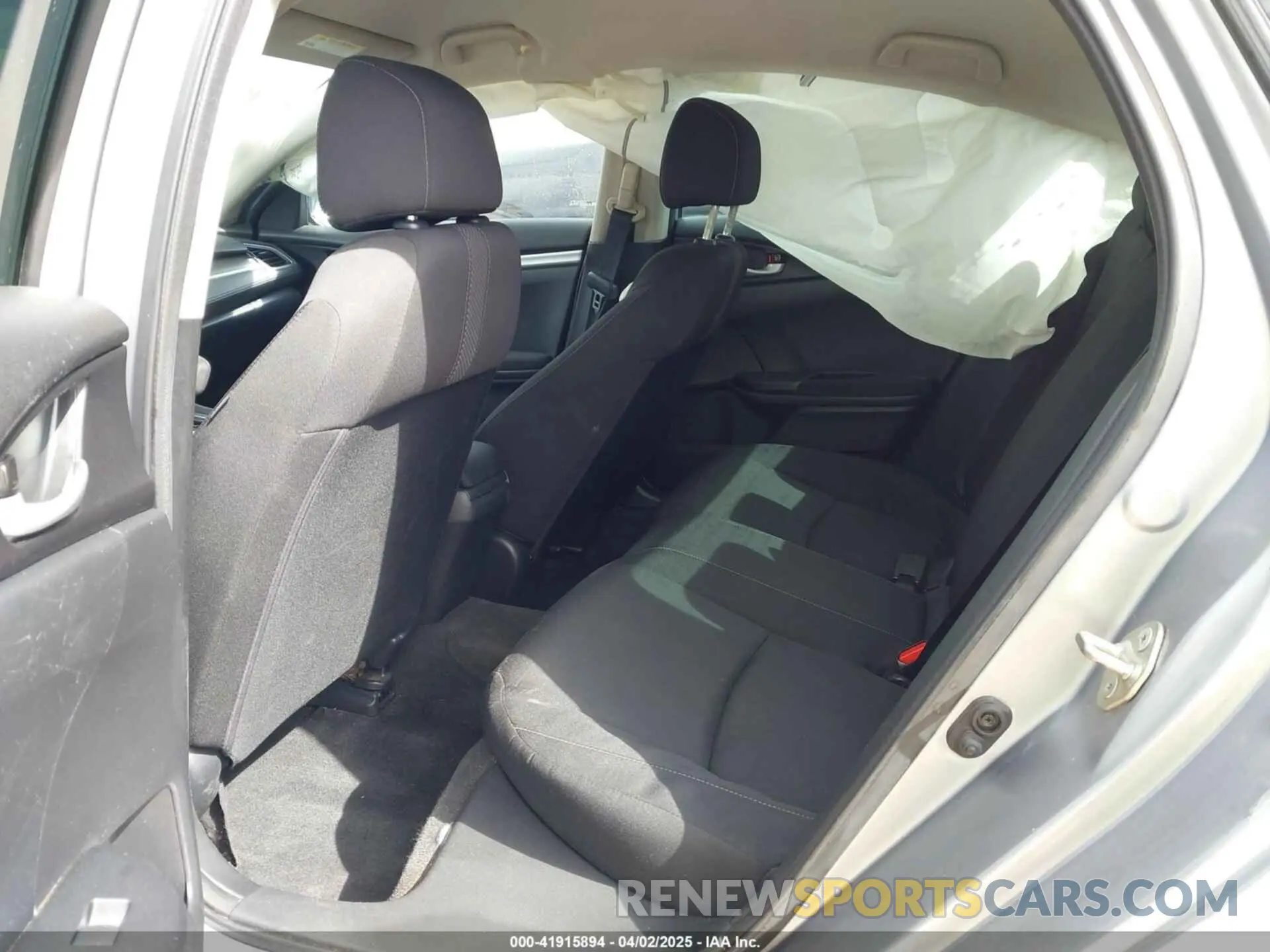 8 Photograph of a damaged car 19XFC2F60KE043806 HONDA CIVIC 2019