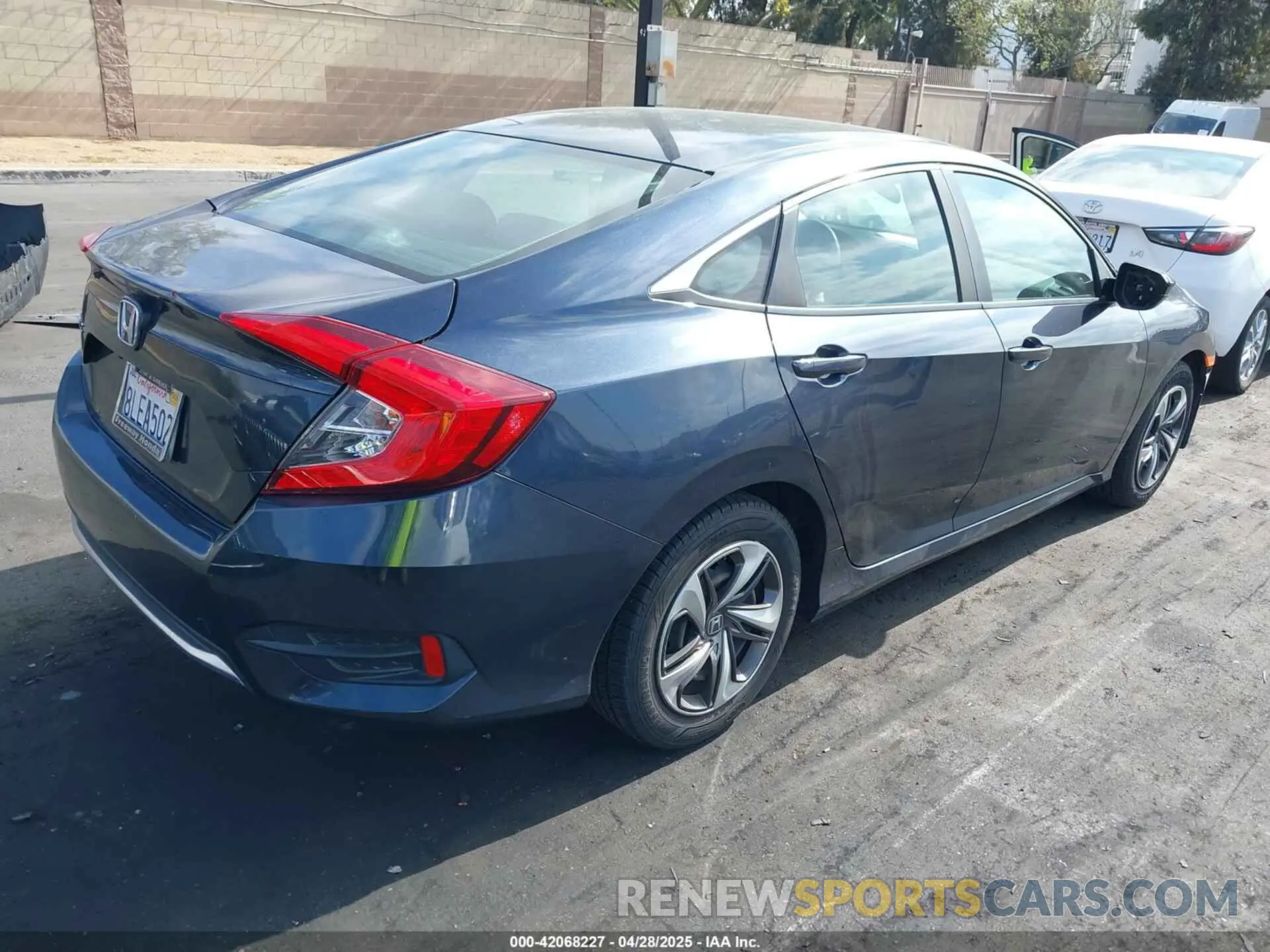 4 Photograph of a damaged car 19XFC2F60KE206499 HONDA CIVIC 2019