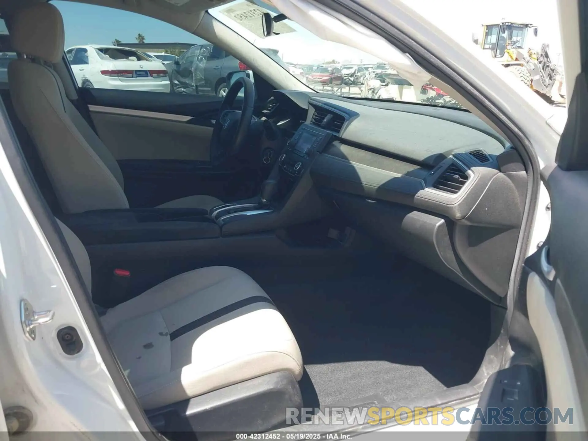 5 Photograph of a damaged car 19XFC2F60KE208043 HONDA CIVIC 2019