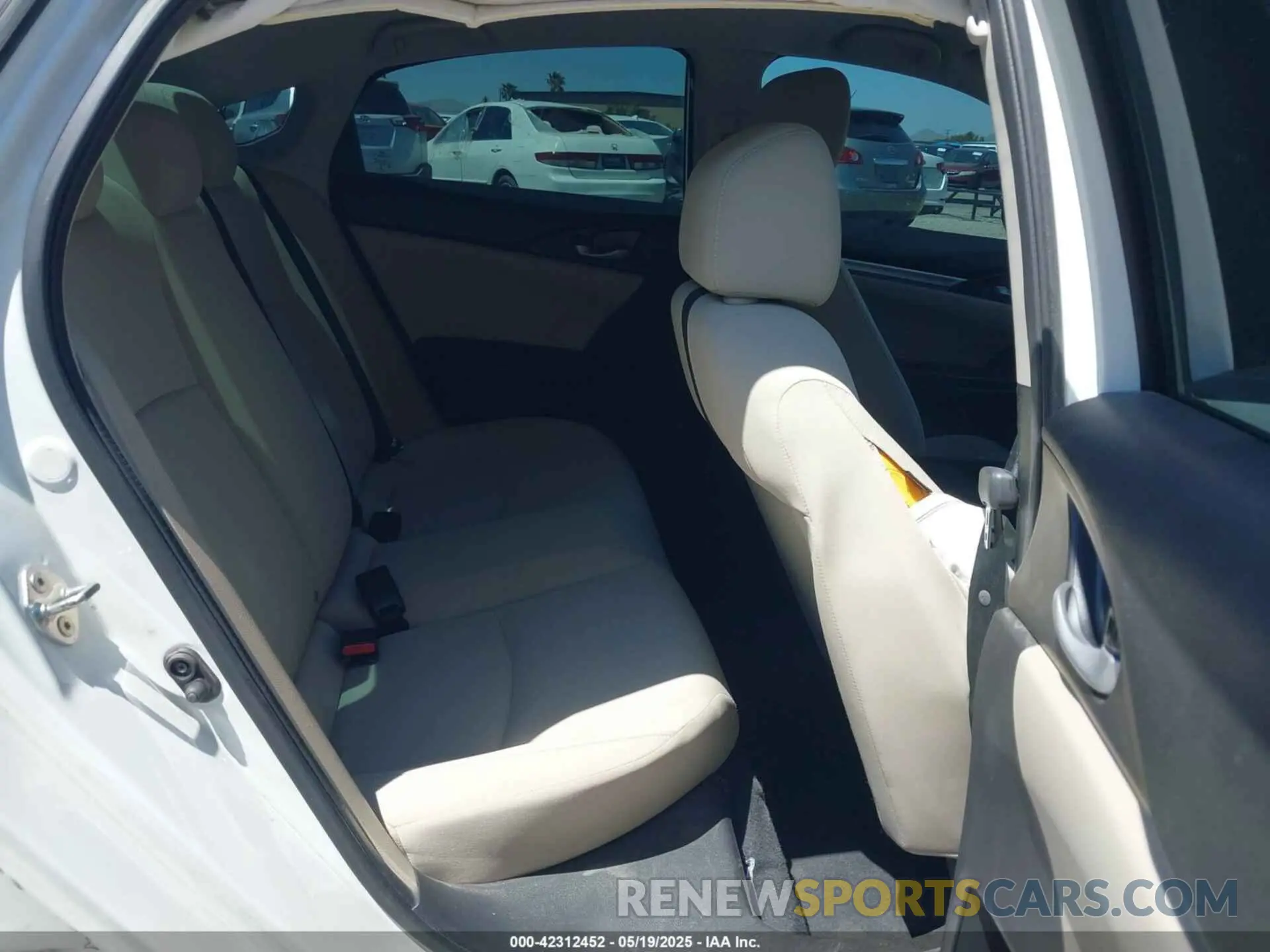 8 Photograph of a damaged car 19XFC2F60KE208043 HONDA CIVIC 2019