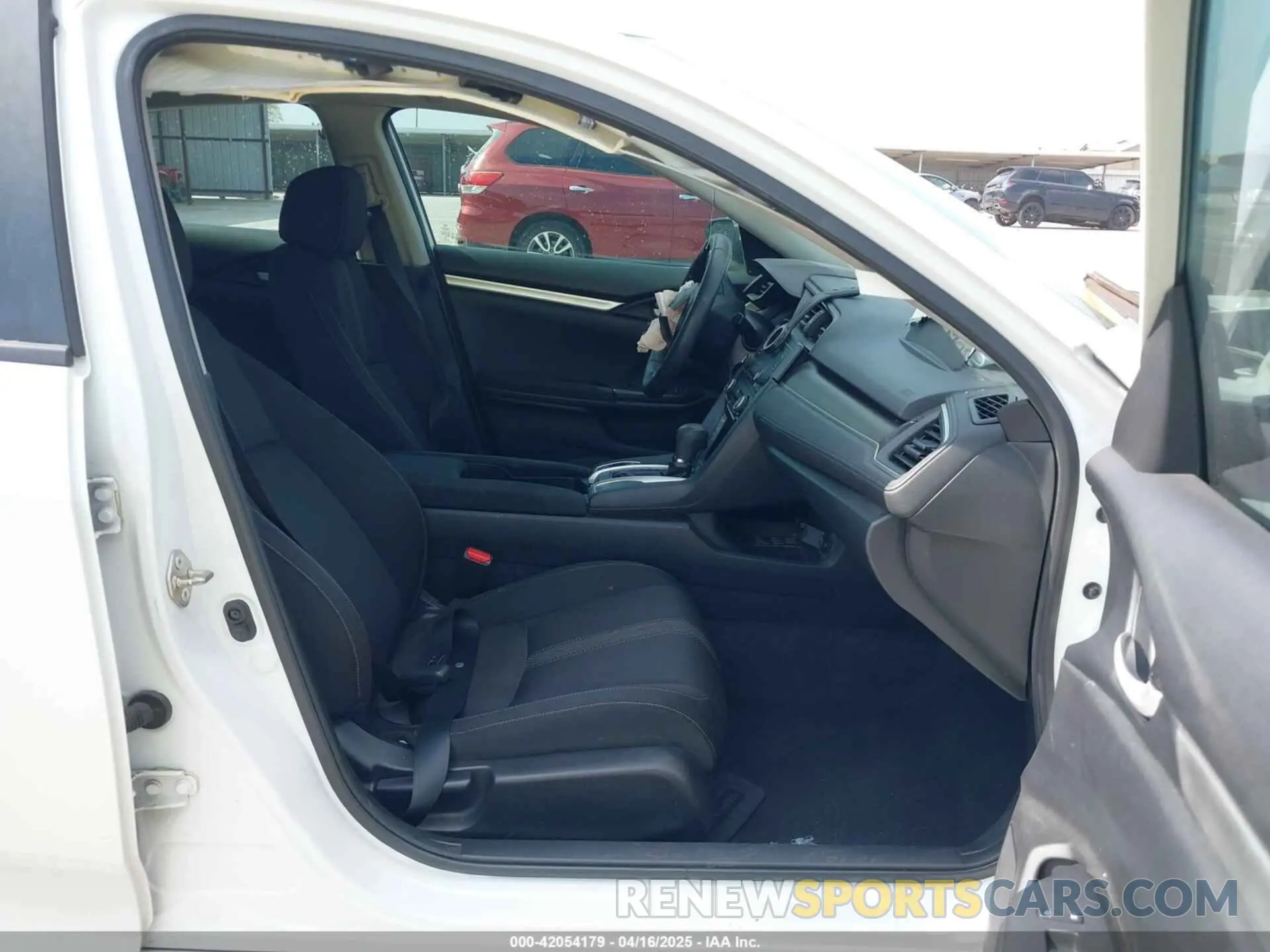 5 Photograph of a damaged car 19XFC2F61KE006635 HONDA CIVIC 2019