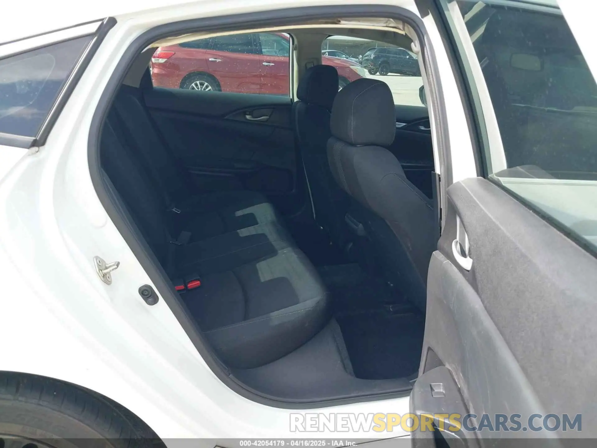 8 Photograph of a damaged car 19XFC2F61KE006635 HONDA CIVIC 2019