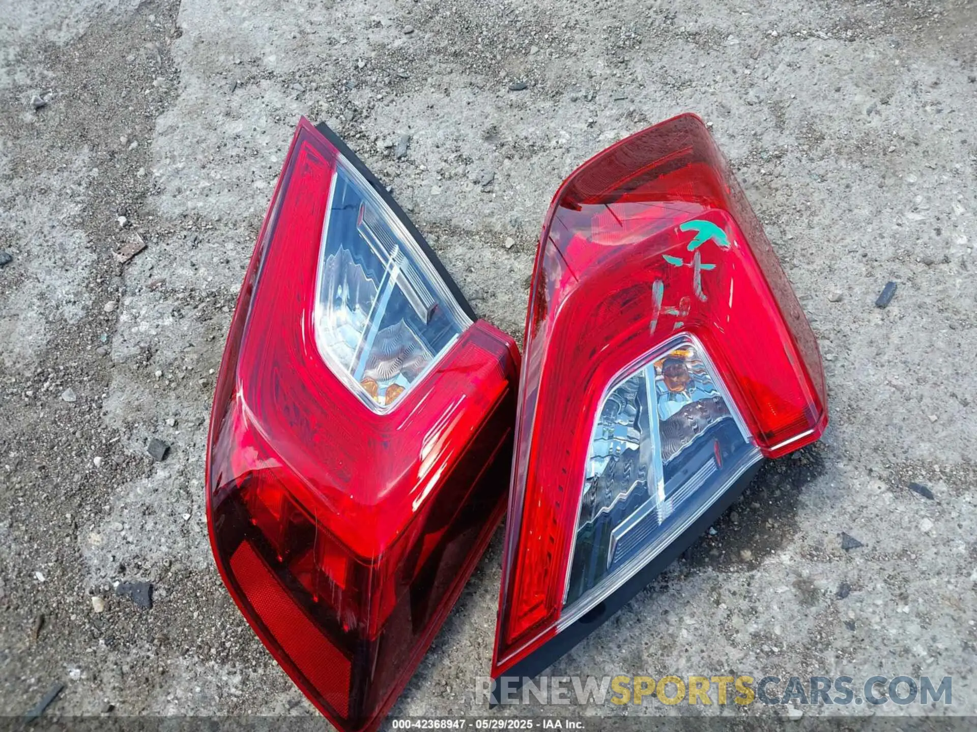 12 Photograph of a damaged car 19XFC2F61KE017134 HONDA CIVIC 2019
