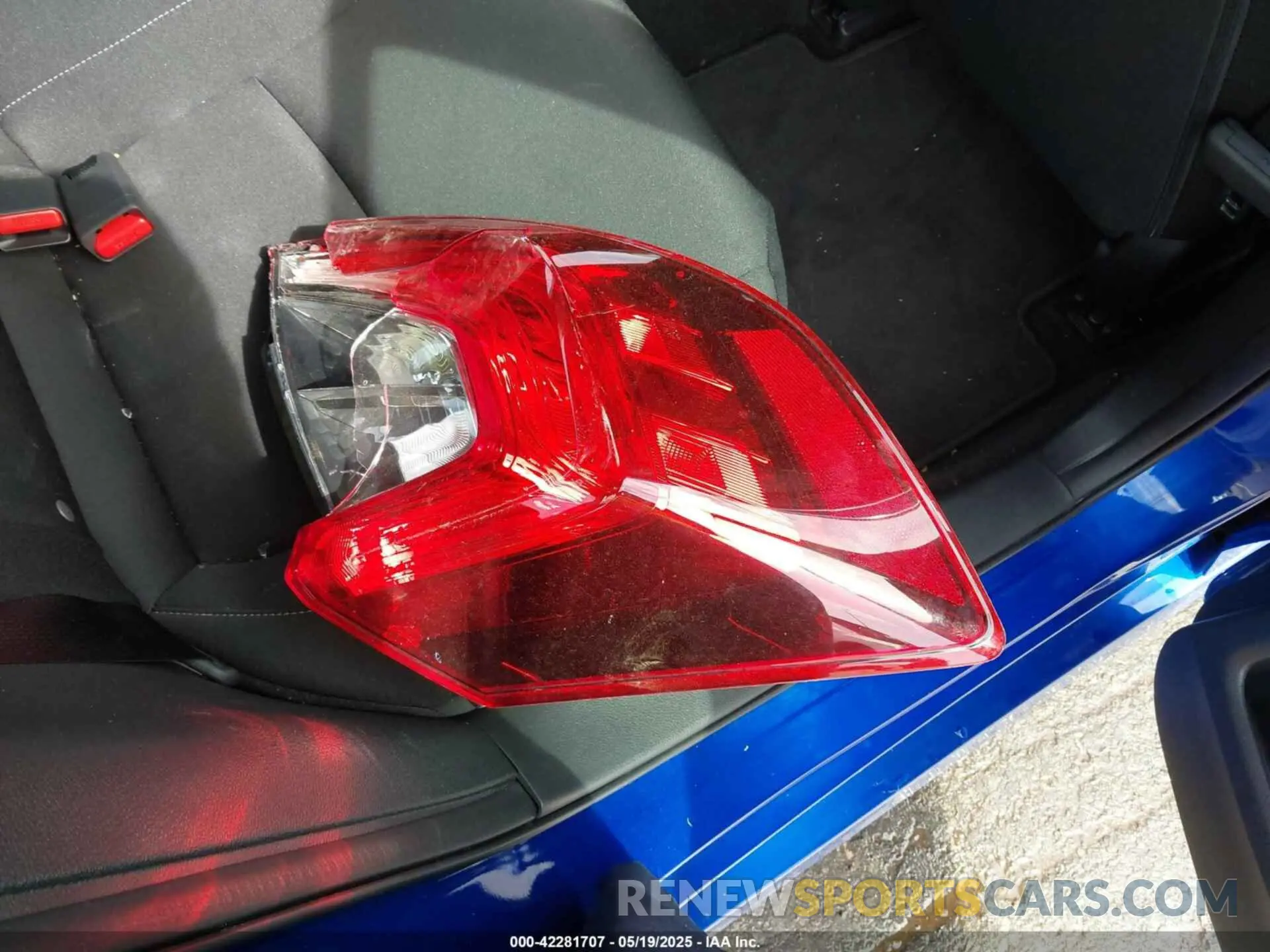 12 Photograph of a damaged car 19XFC2F61KE023483 HONDA CIVIC 2019