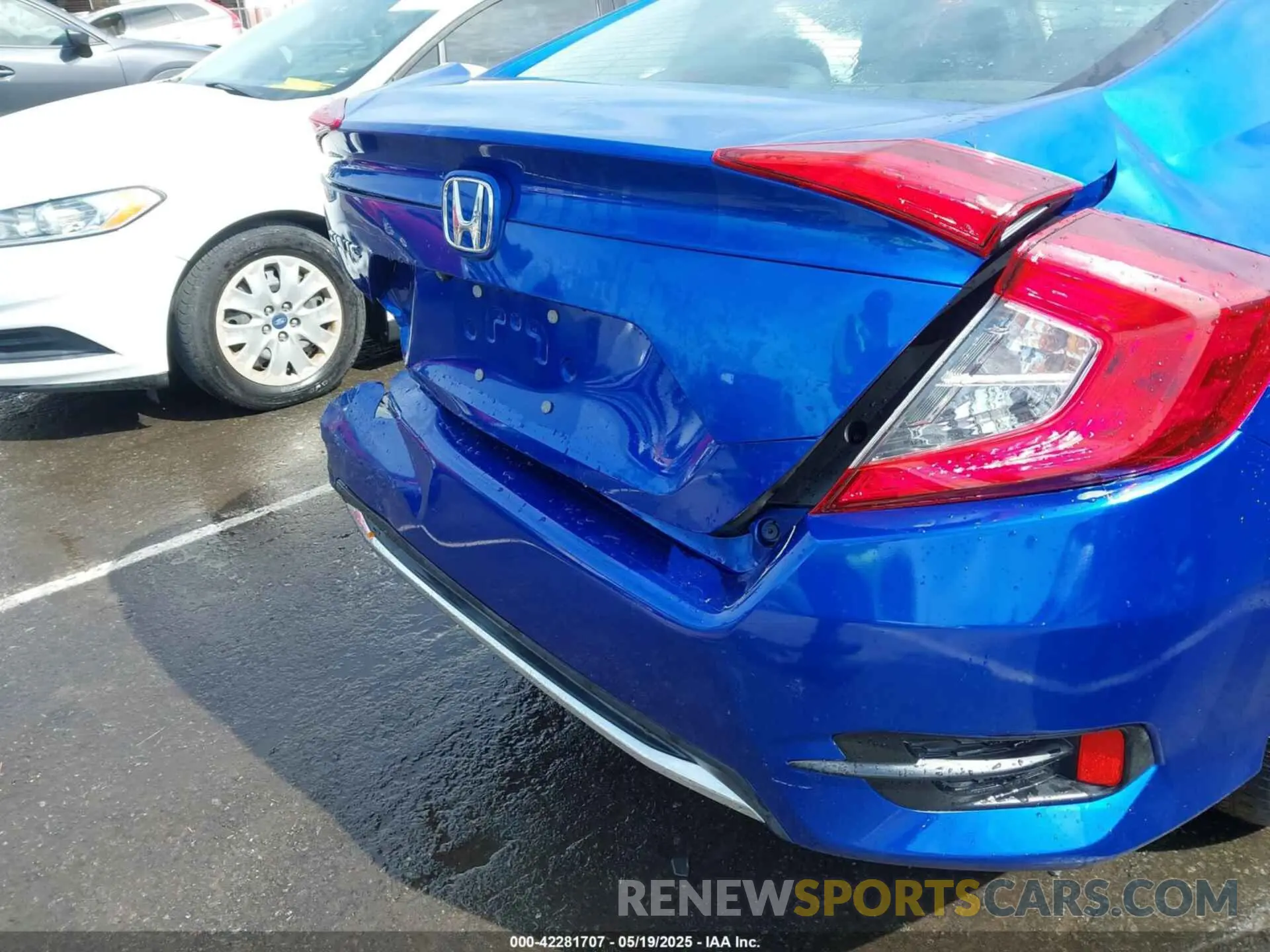 18 Photograph of a damaged car 19XFC2F61KE023483 HONDA CIVIC 2019