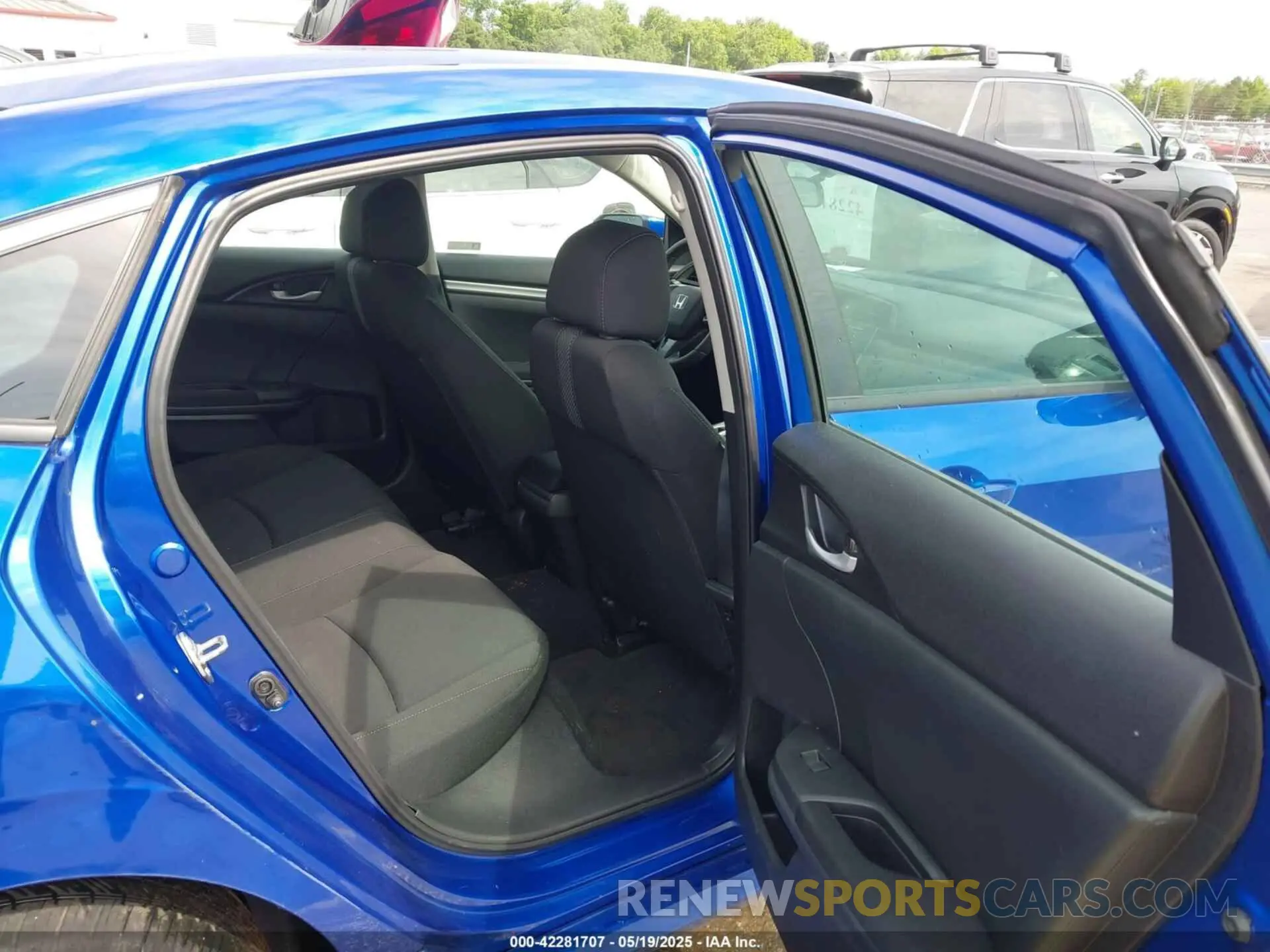 8 Photograph of a damaged car 19XFC2F61KE023483 HONDA CIVIC 2019