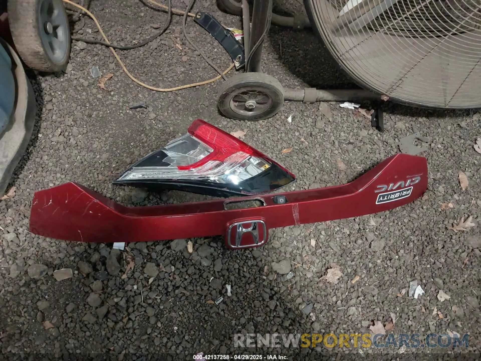 12 Photograph of a damaged car 19XFC2F61KE031681 HONDA CIVIC 2019