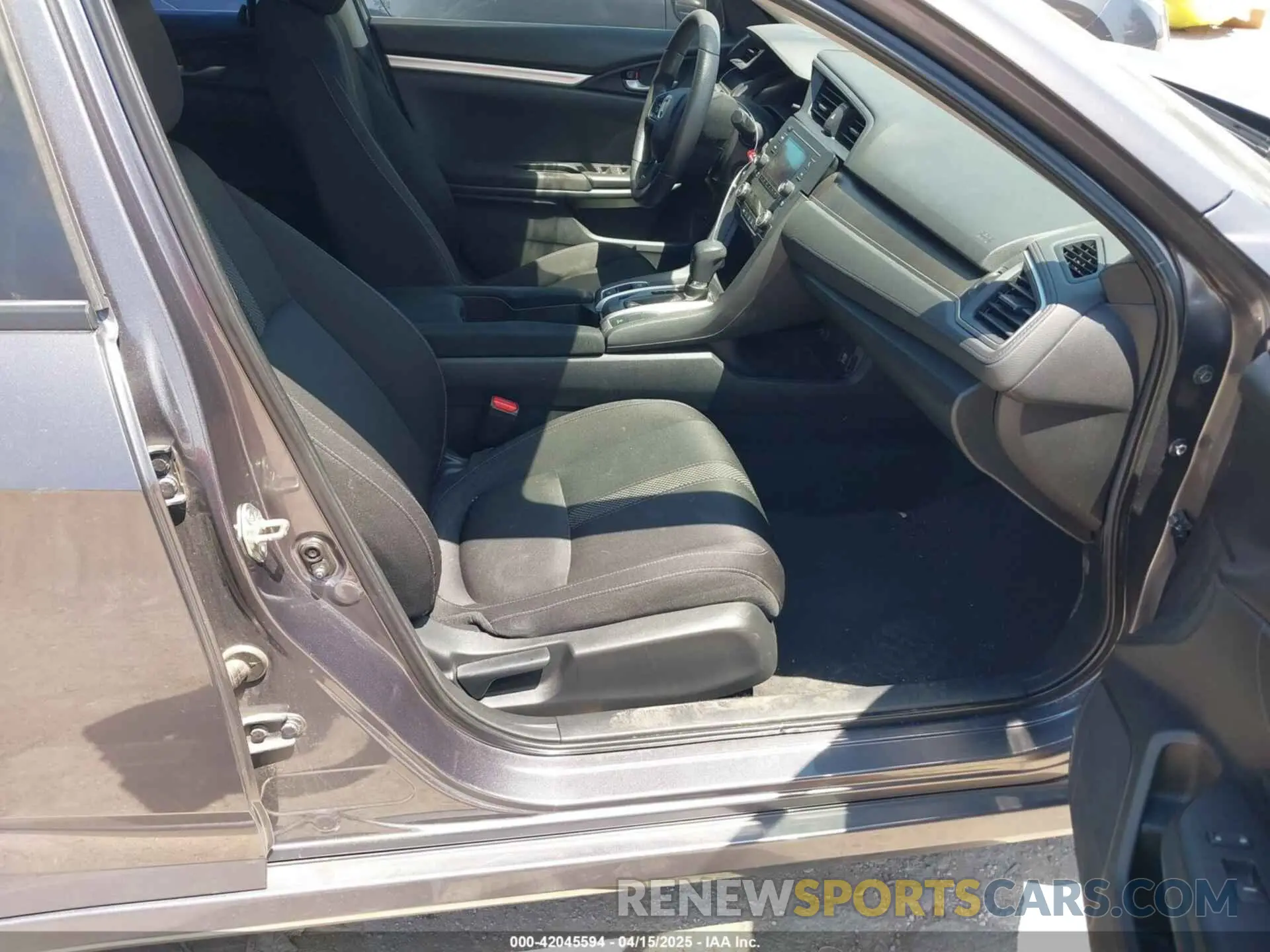5 Photograph of a damaged car 19XFC2F63KE025722 HONDA CIVIC 2019