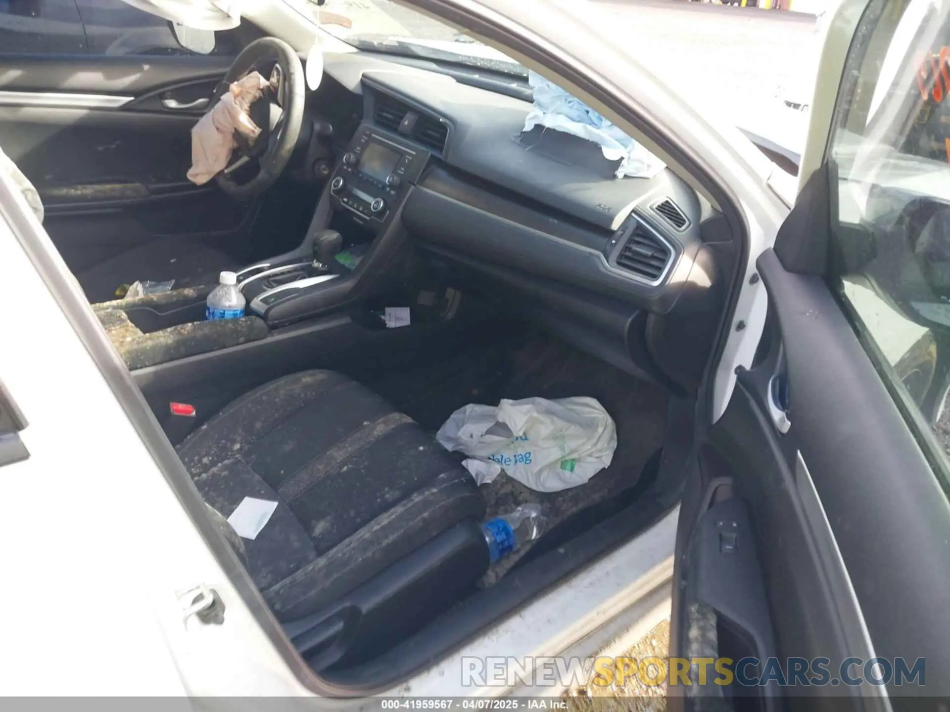 5 Photograph of a damaged car 19XFC2F63KE208733 HONDA CIVIC 2019