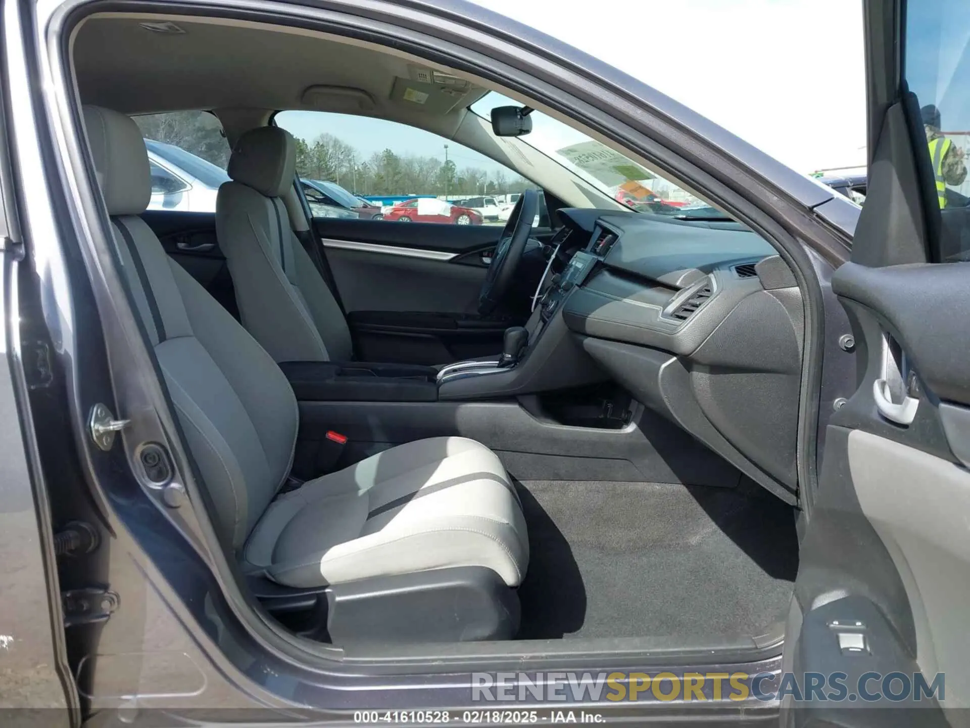 5 Photograph of a damaged car 19XFC2F64KE011246 HONDA CIVIC 2019