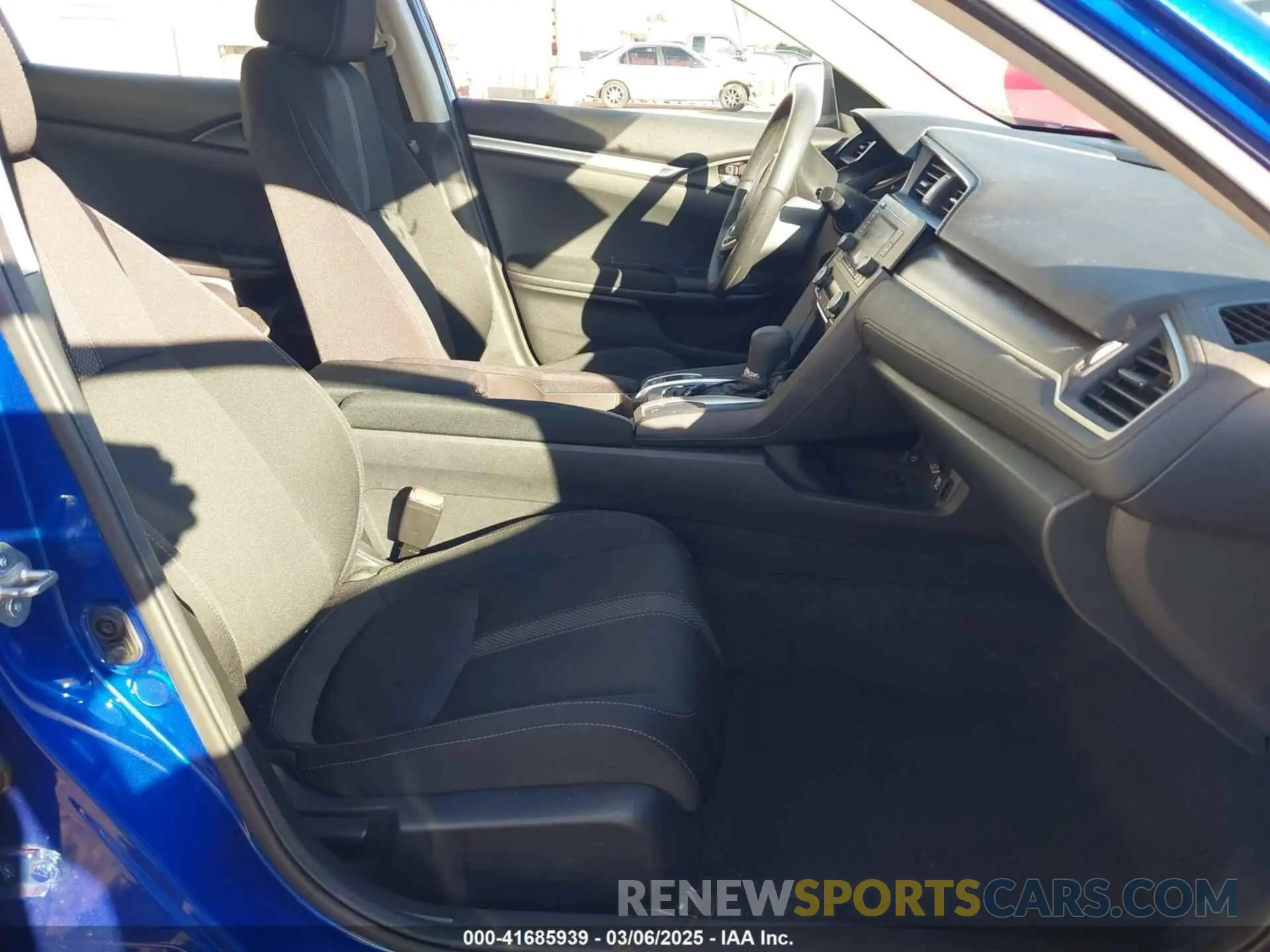 5 Photograph of a damaged car 19XFC2F64KE213388 HONDA CIVIC 2019