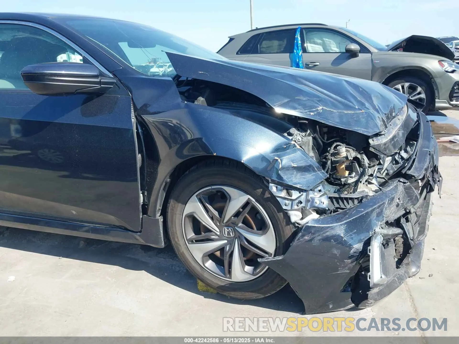 17 Photograph of a damaged car 19XFC2F65KE027701 HONDA CIVIC 2019