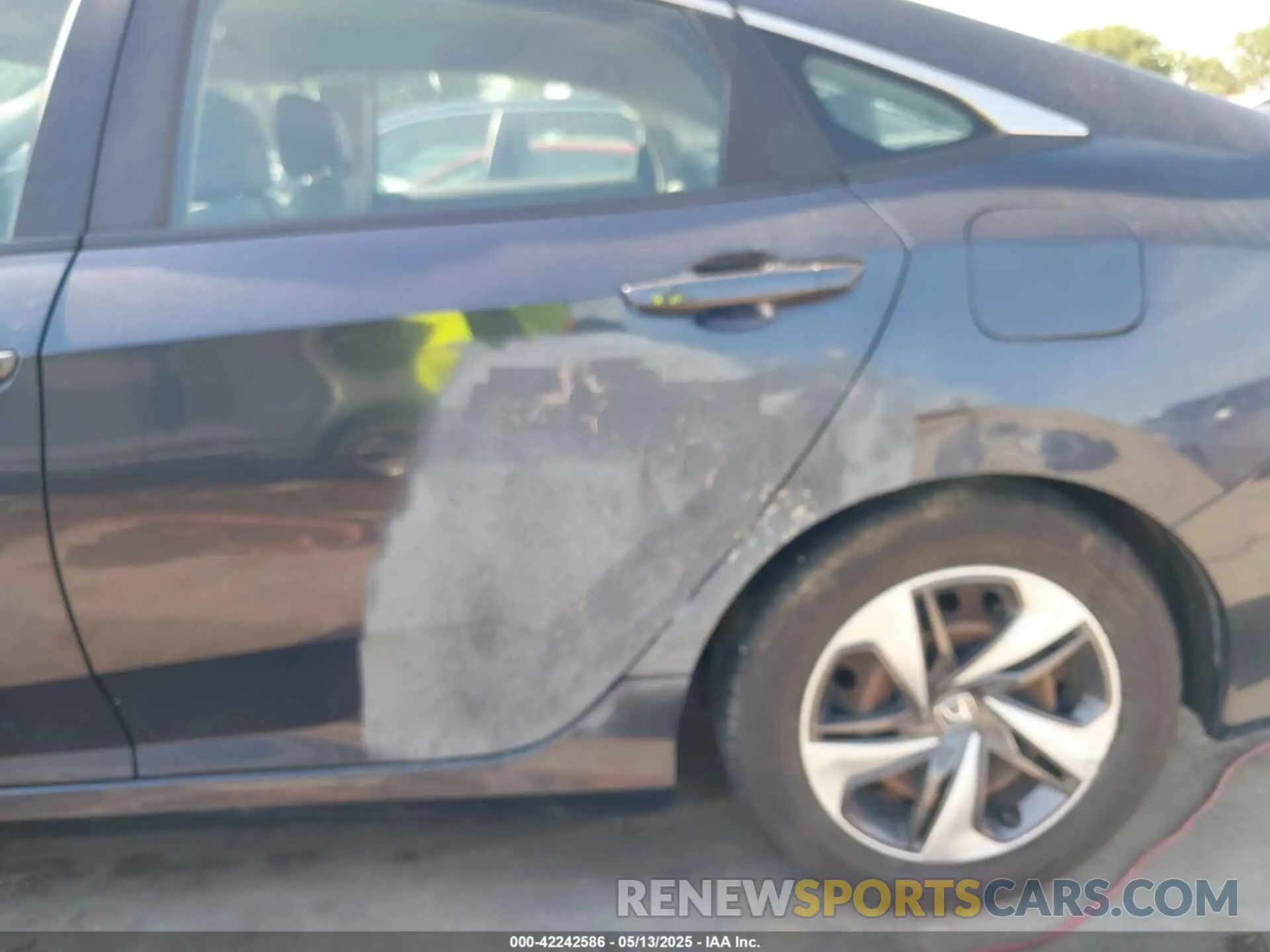 18 Photograph of a damaged car 19XFC2F65KE027701 HONDA CIVIC 2019