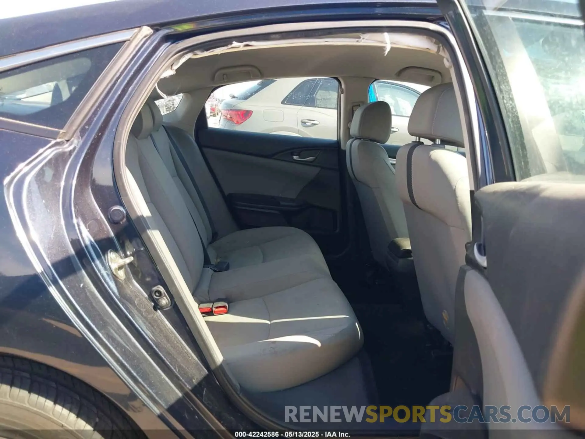 8 Photograph of a damaged car 19XFC2F65KE027701 HONDA CIVIC 2019