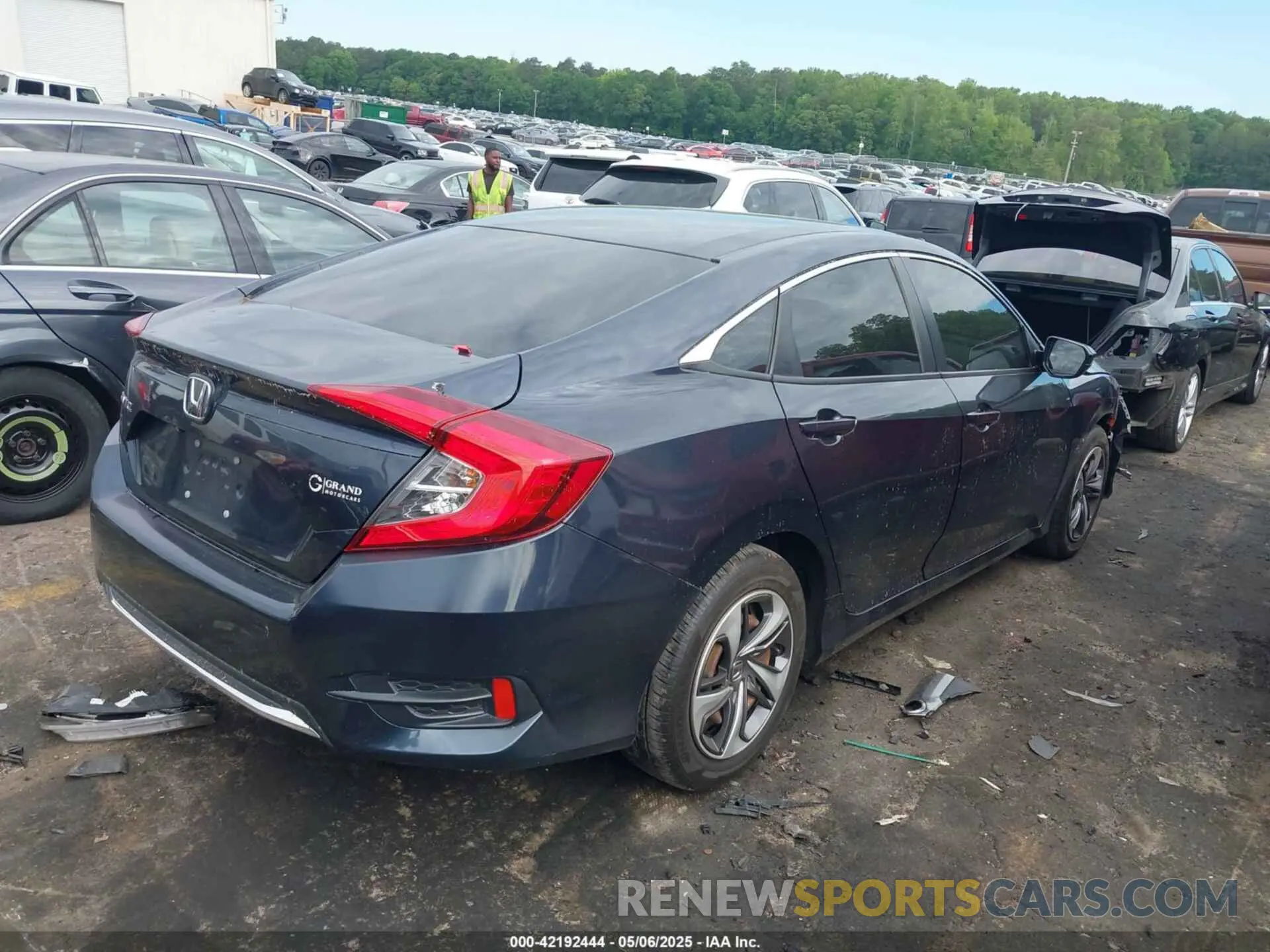 4 Photograph of a damaged car 19XFC2F65KE029884 HONDA CIVIC 2019