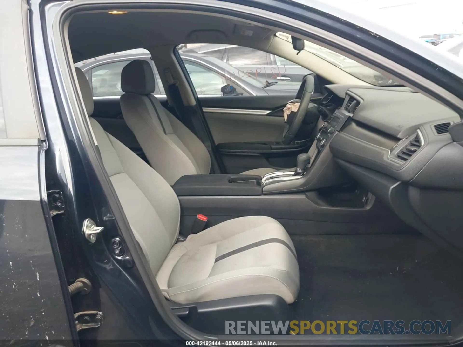 5 Photograph of a damaged car 19XFC2F65KE029884 HONDA CIVIC 2019