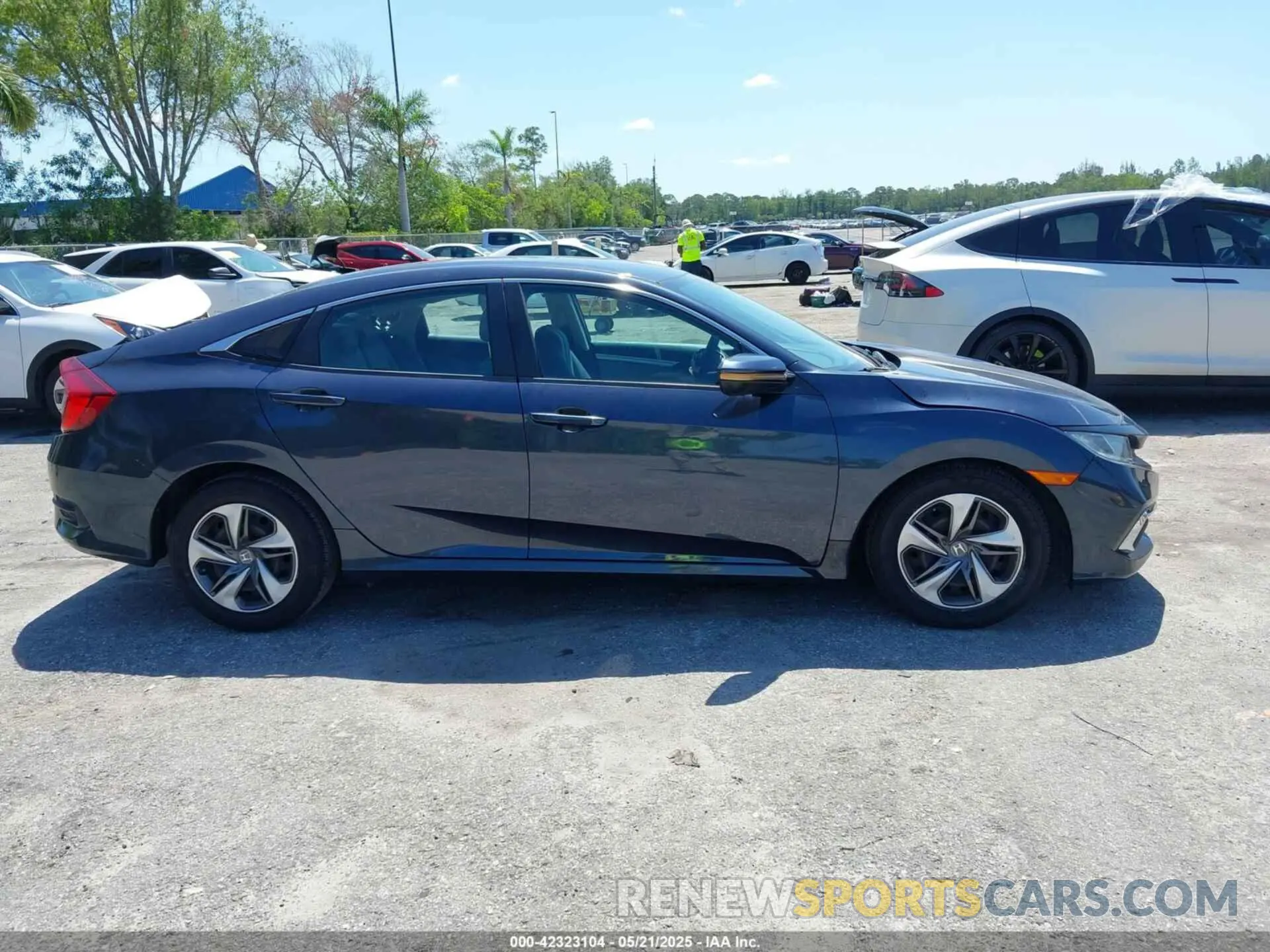 13 Photograph of a damaged car 19XFC2F65KE038312 HONDA CIVIC 2019