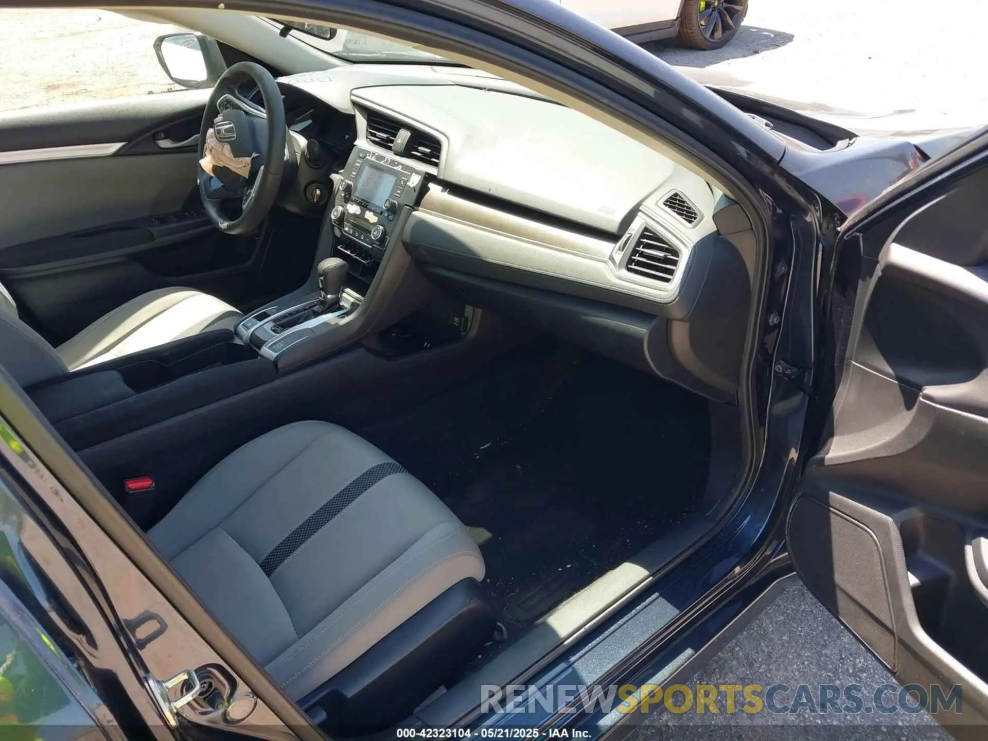 5 Photograph of a damaged car 19XFC2F65KE038312 HONDA CIVIC 2019