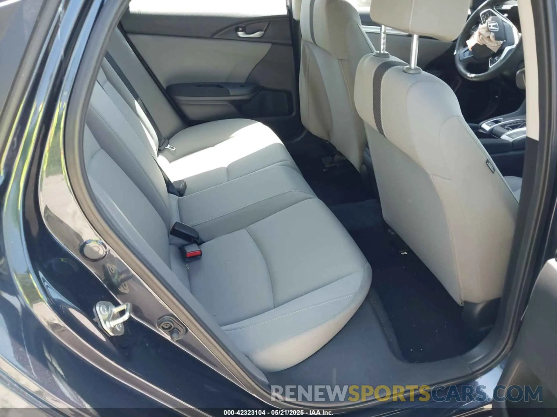 8 Photograph of a damaged car 19XFC2F65KE038312 HONDA CIVIC 2019