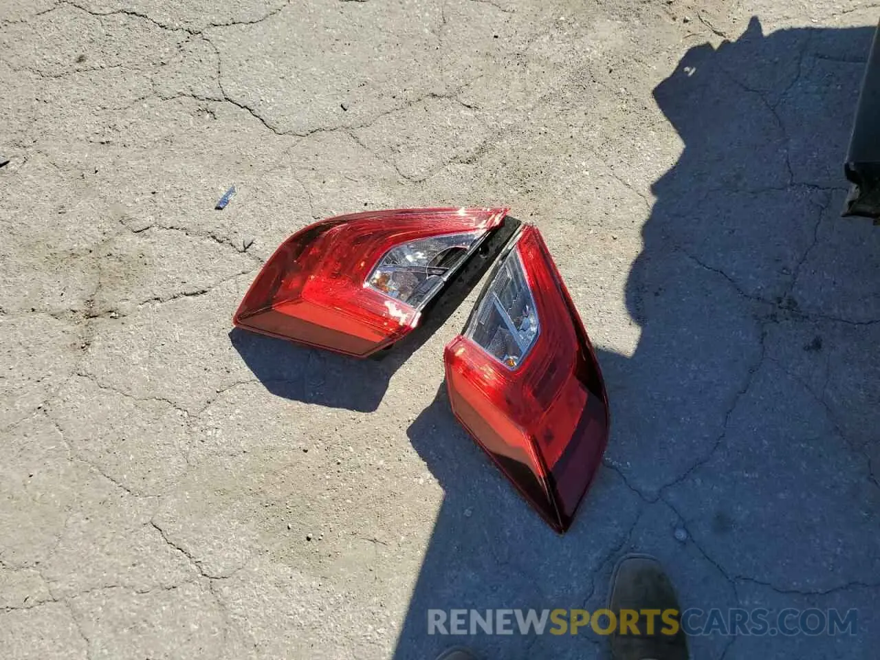 12 Photograph of a damaged car 19XFC2F66KE010891 HONDA CIVIC 2019