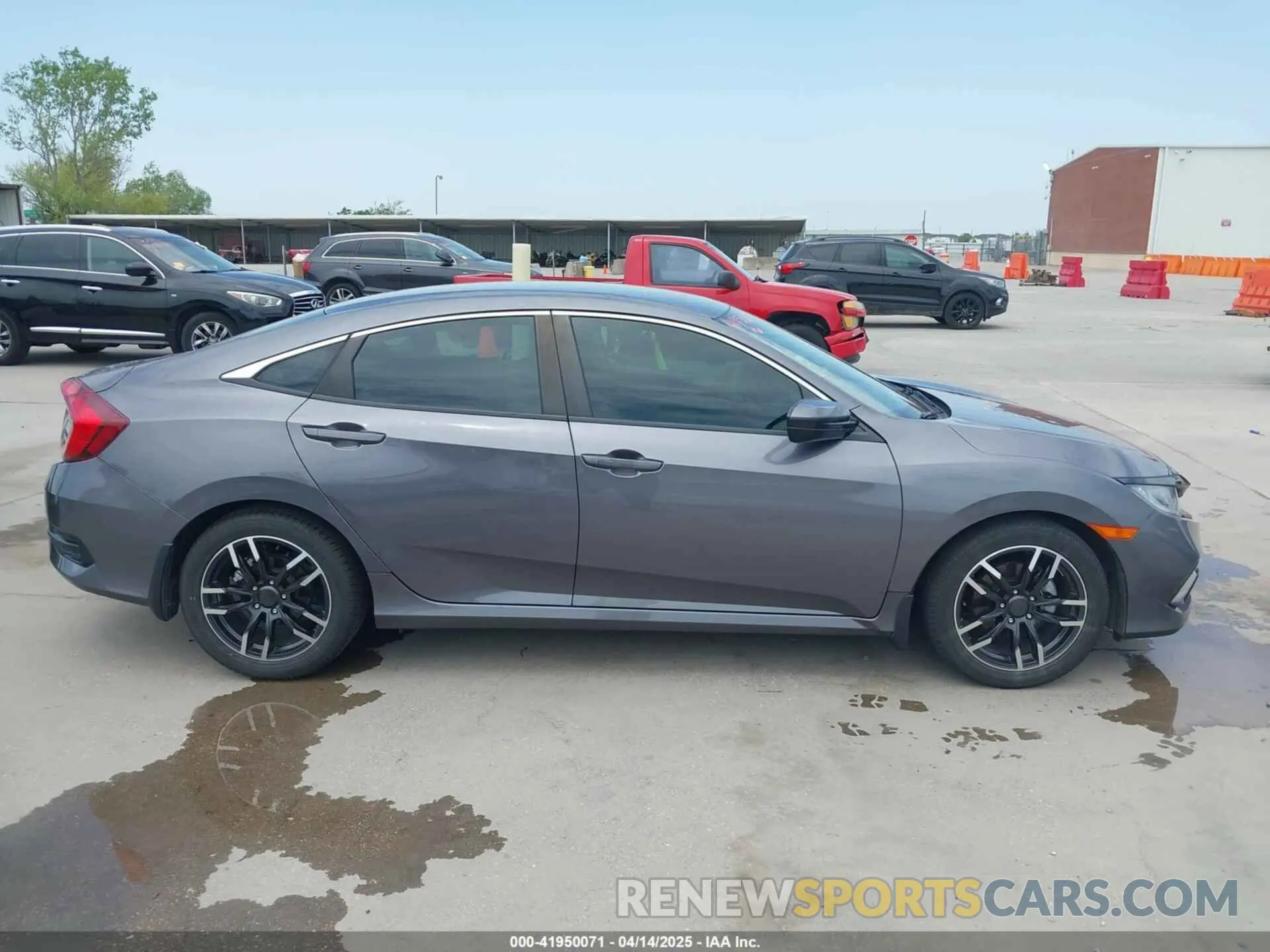 13 Photograph of a damaged car 19XFC2F66KE020594 HONDA CIVIC 2019