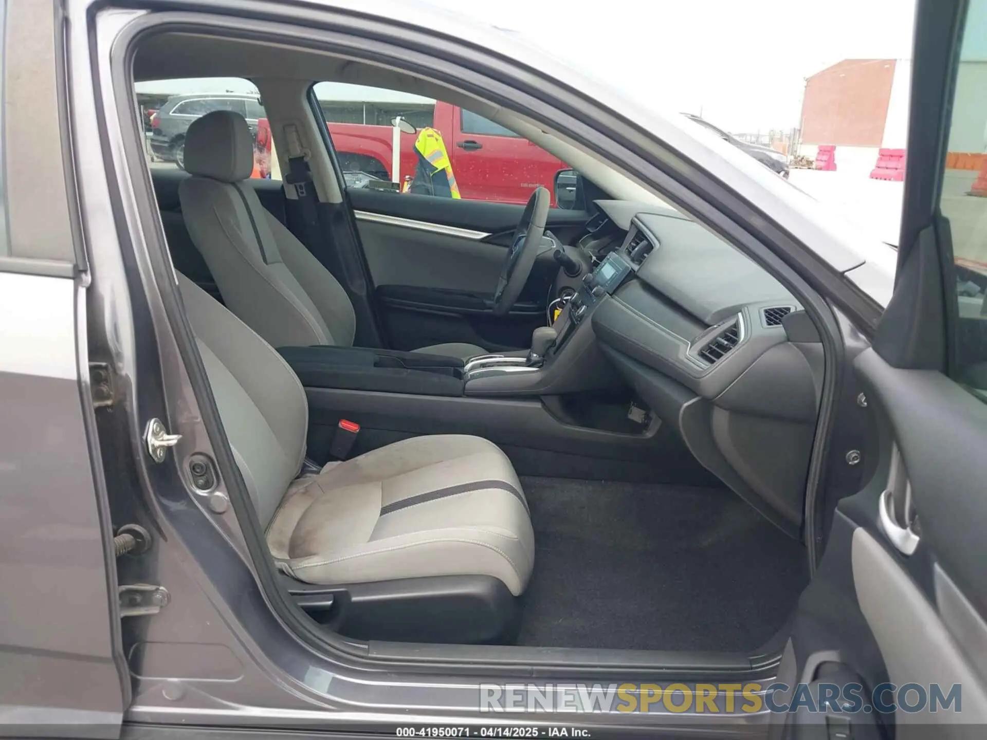 5 Photograph of a damaged car 19XFC2F66KE020594 HONDA CIVIC 2019