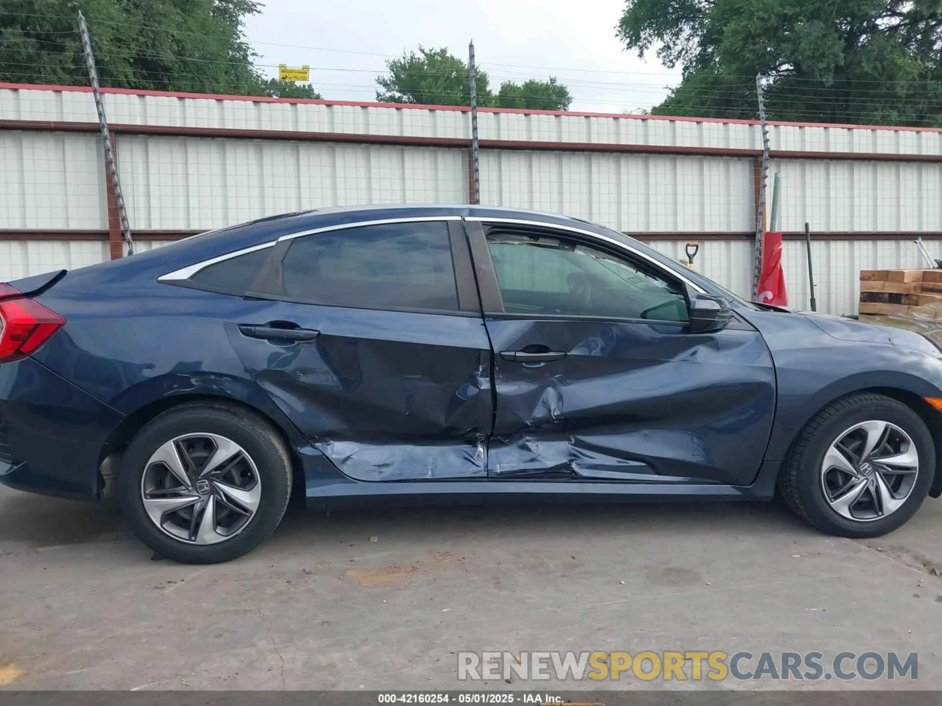 13 Photograph of a damaged car 19XFC2F66KE048315 HONDA CIVIC 2019