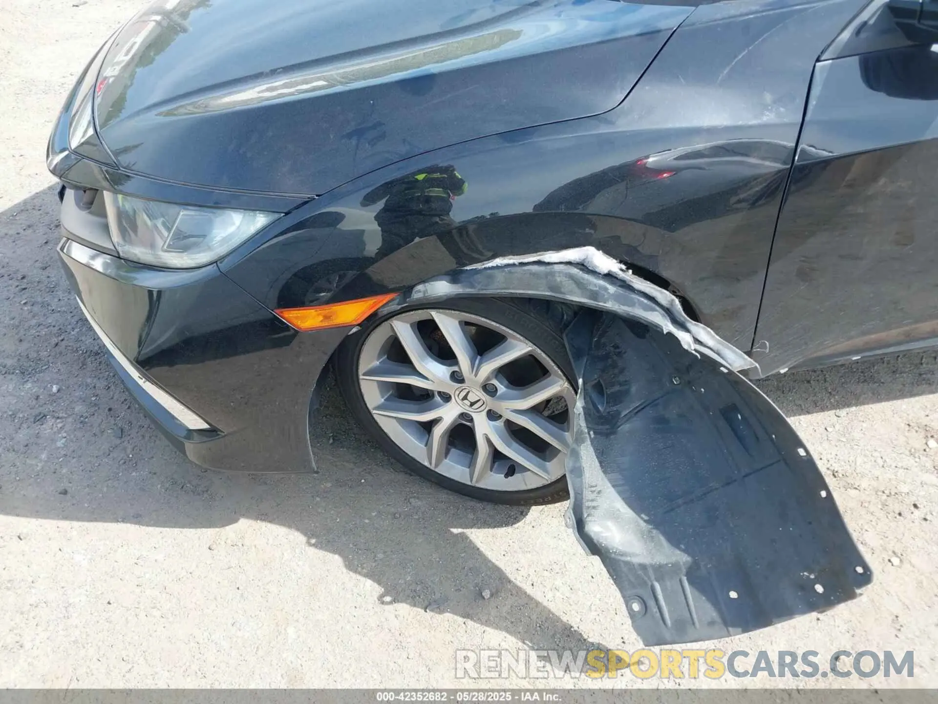 17 Photograph of a damaged car 19XFC2F66KE202263 HONDA CIVIC 2019