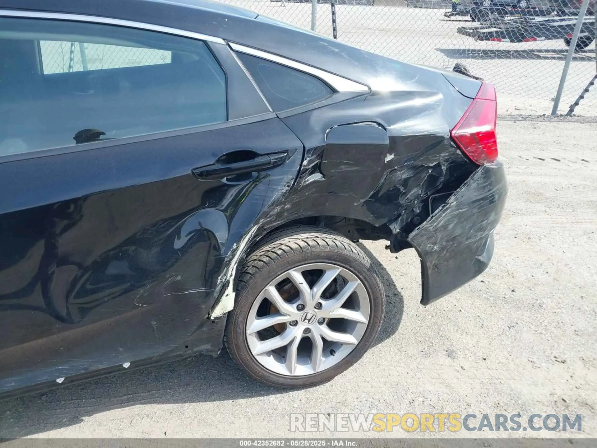 18 Photograph of a damaged car 19XFC2F66KE202263 HONDA CIVIC 2019