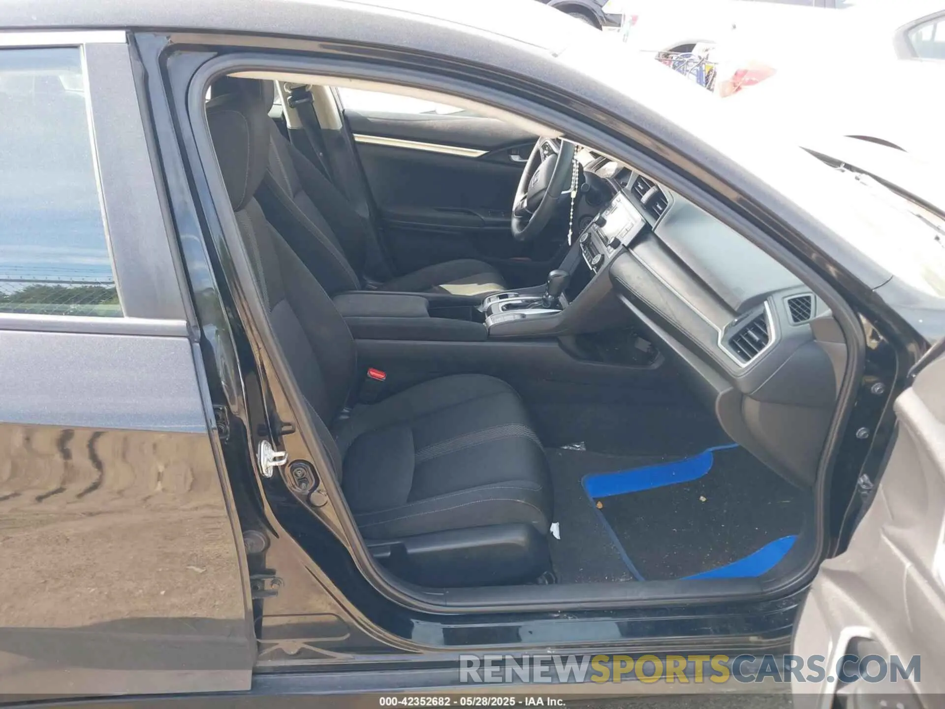 5 Photograph of a damaged car 19XFC2F66KE202263 HONDA CIVIC 2019