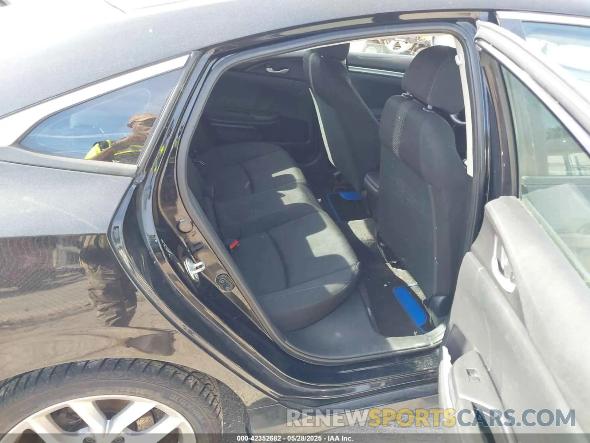 8 Photograph of a damaged car 19XFC2F66KE202263 HONDA CIVIC 2019