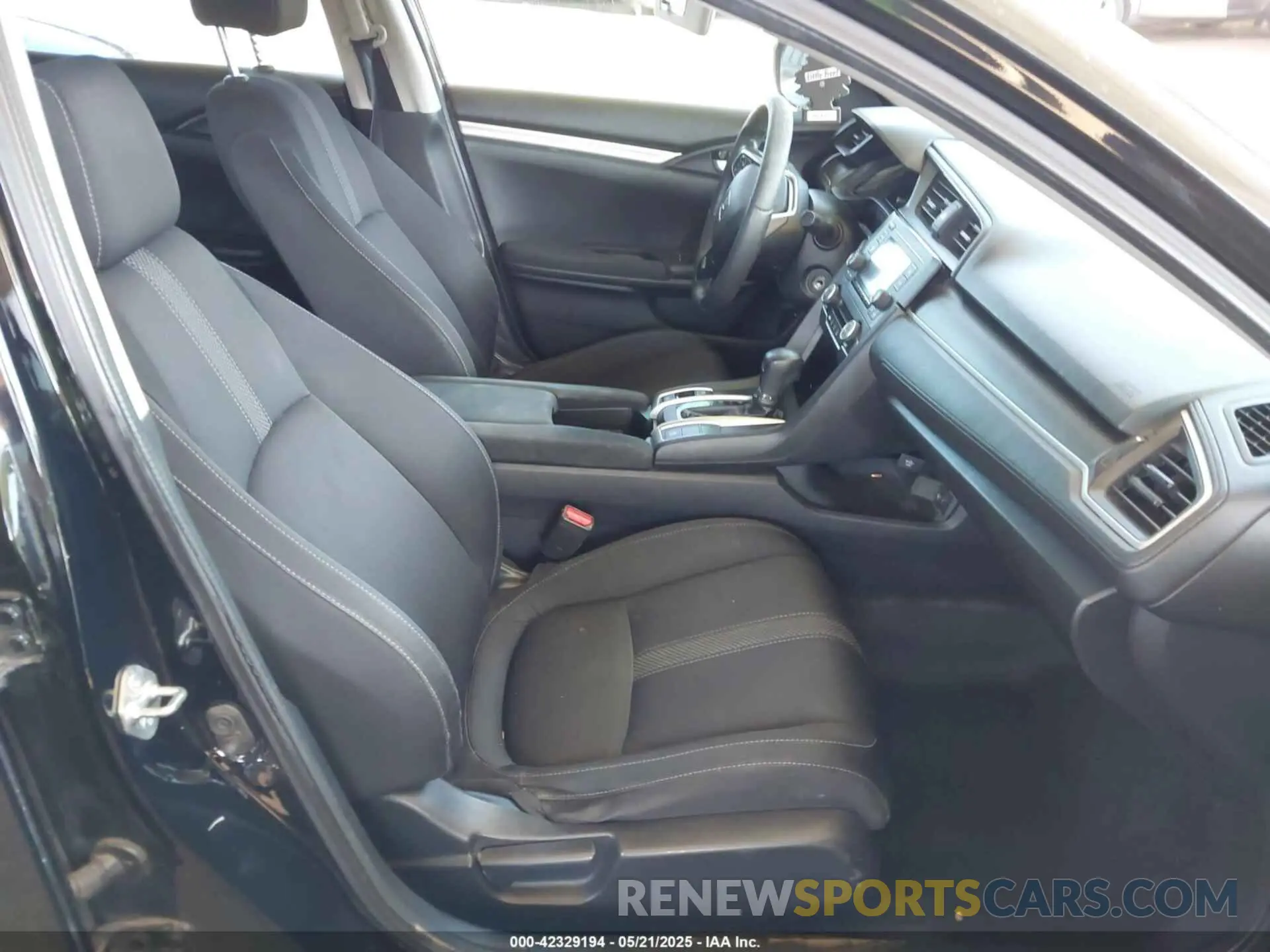 5 Photograph of a damaged car 19XFC2F67KE045746 HONDA CIVIC 2019