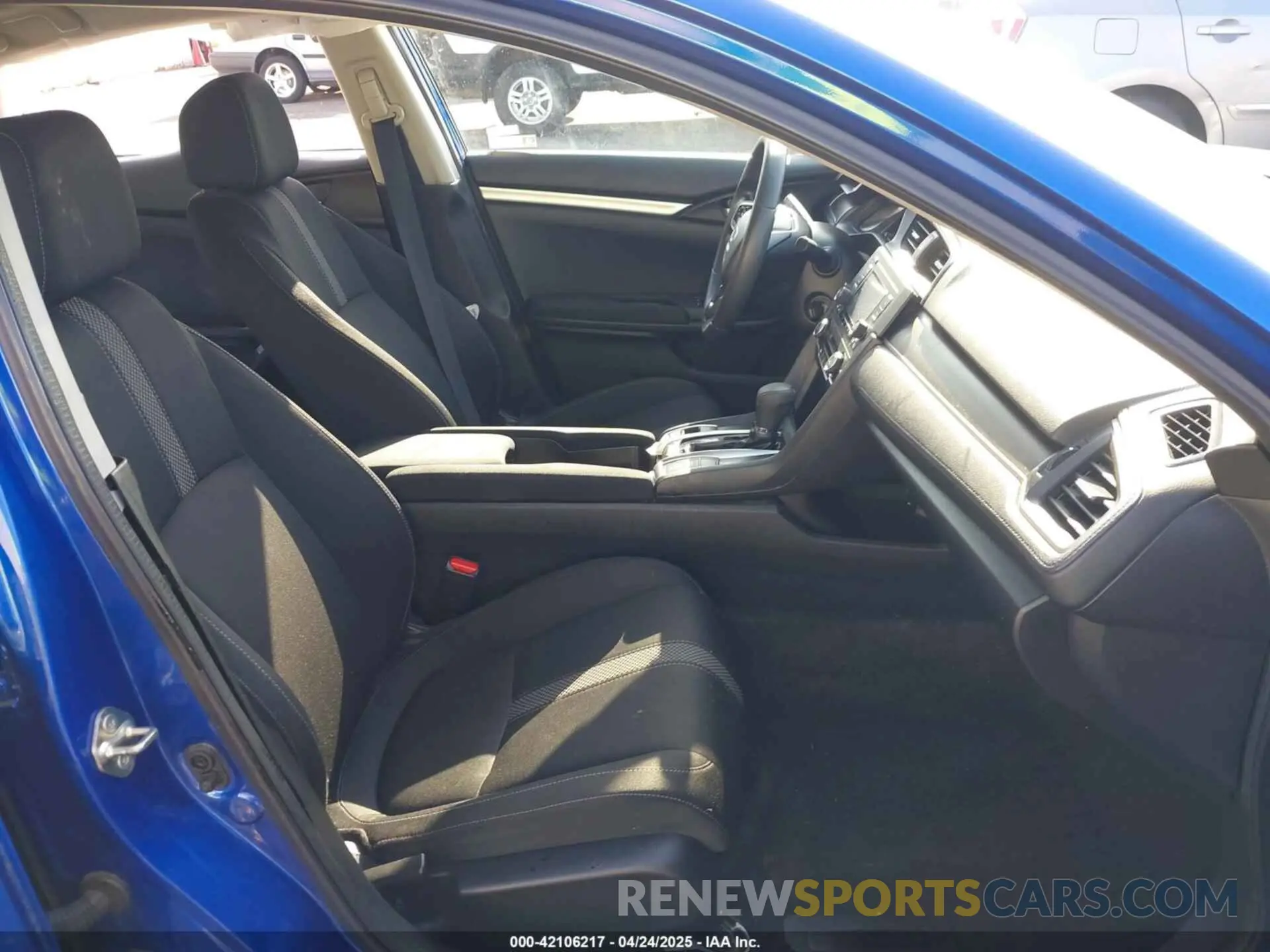 5 Photograph of a damaged car 19XFC2F68KE210252 HONDA CIVIC 2019