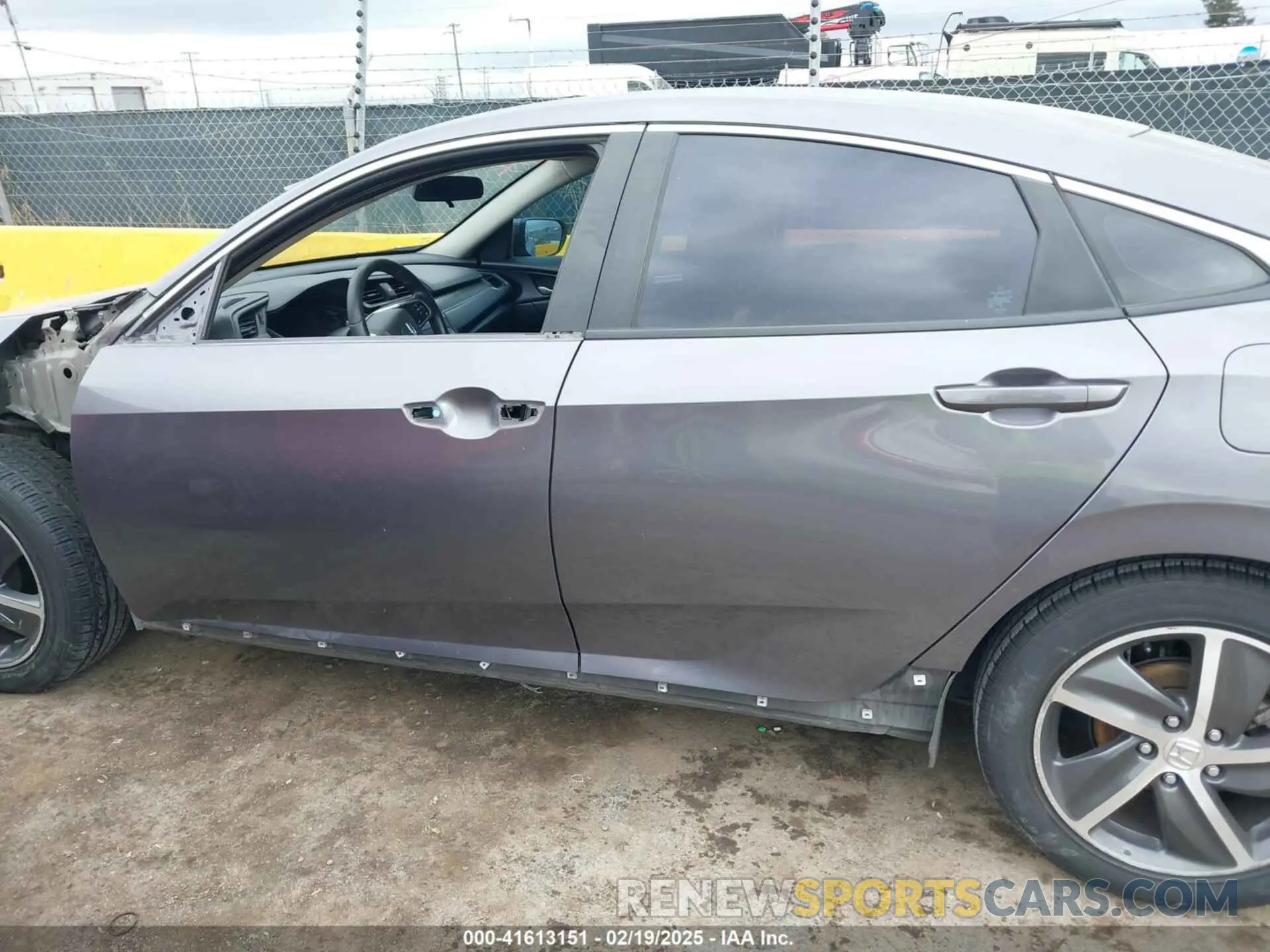 15 Photograph of a damaged car 19XFC2F69KE207652 HONDA CIVIC 2019
