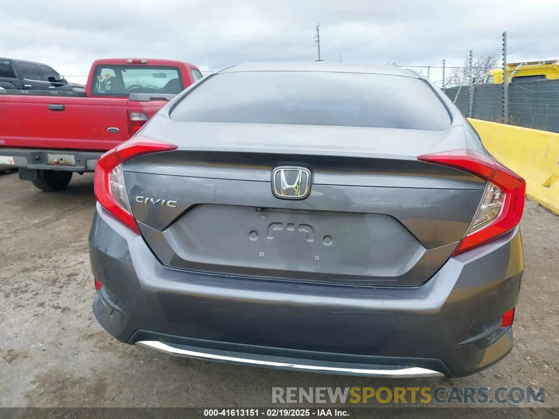 17 Photograph of a damaged car 19XFC2F69KE207652 HONDA CIVIC 2019