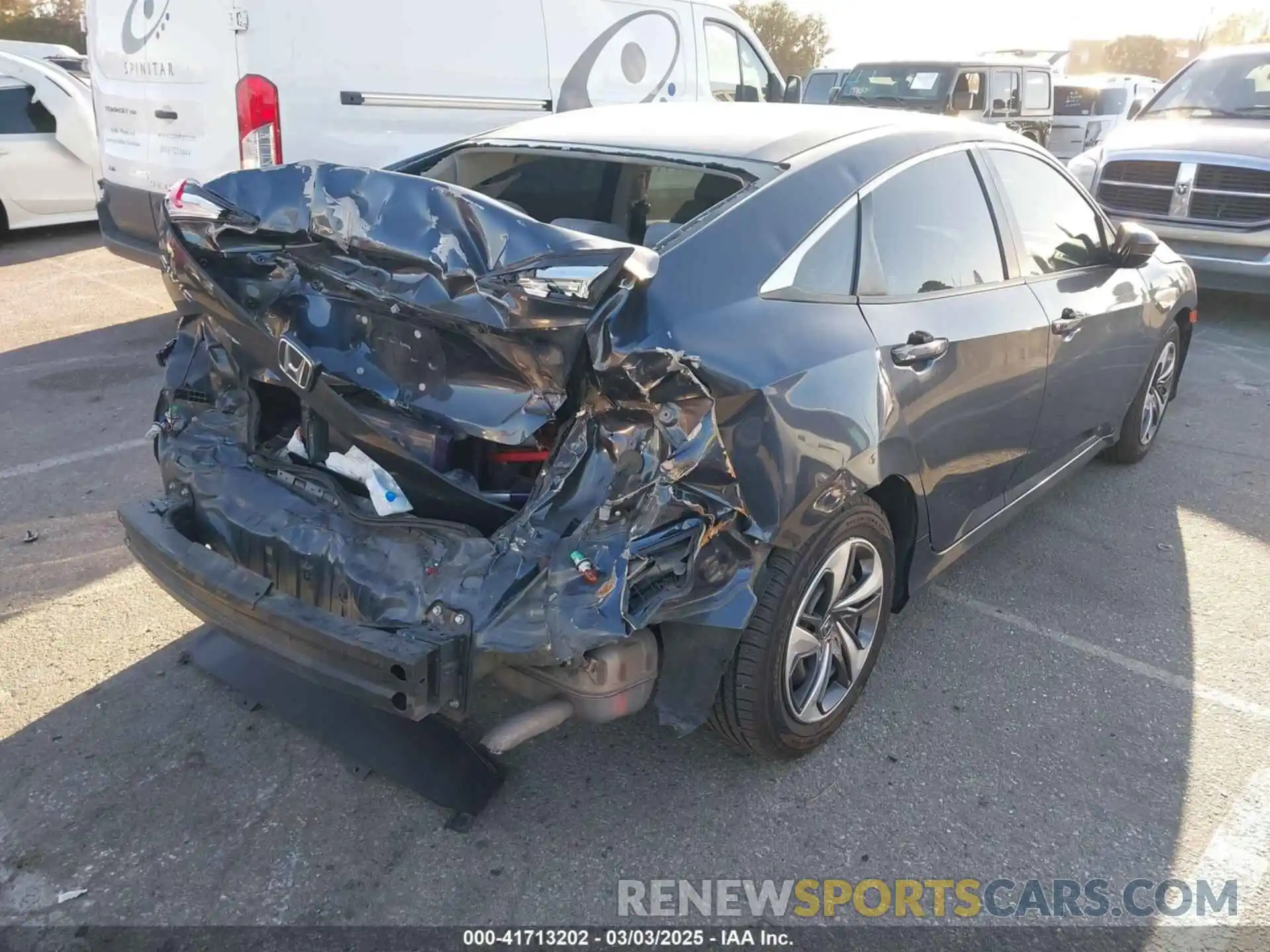 4 Photograph of a damaged car 19XFC2F6XKE206333 HONDA CIVIC 2019