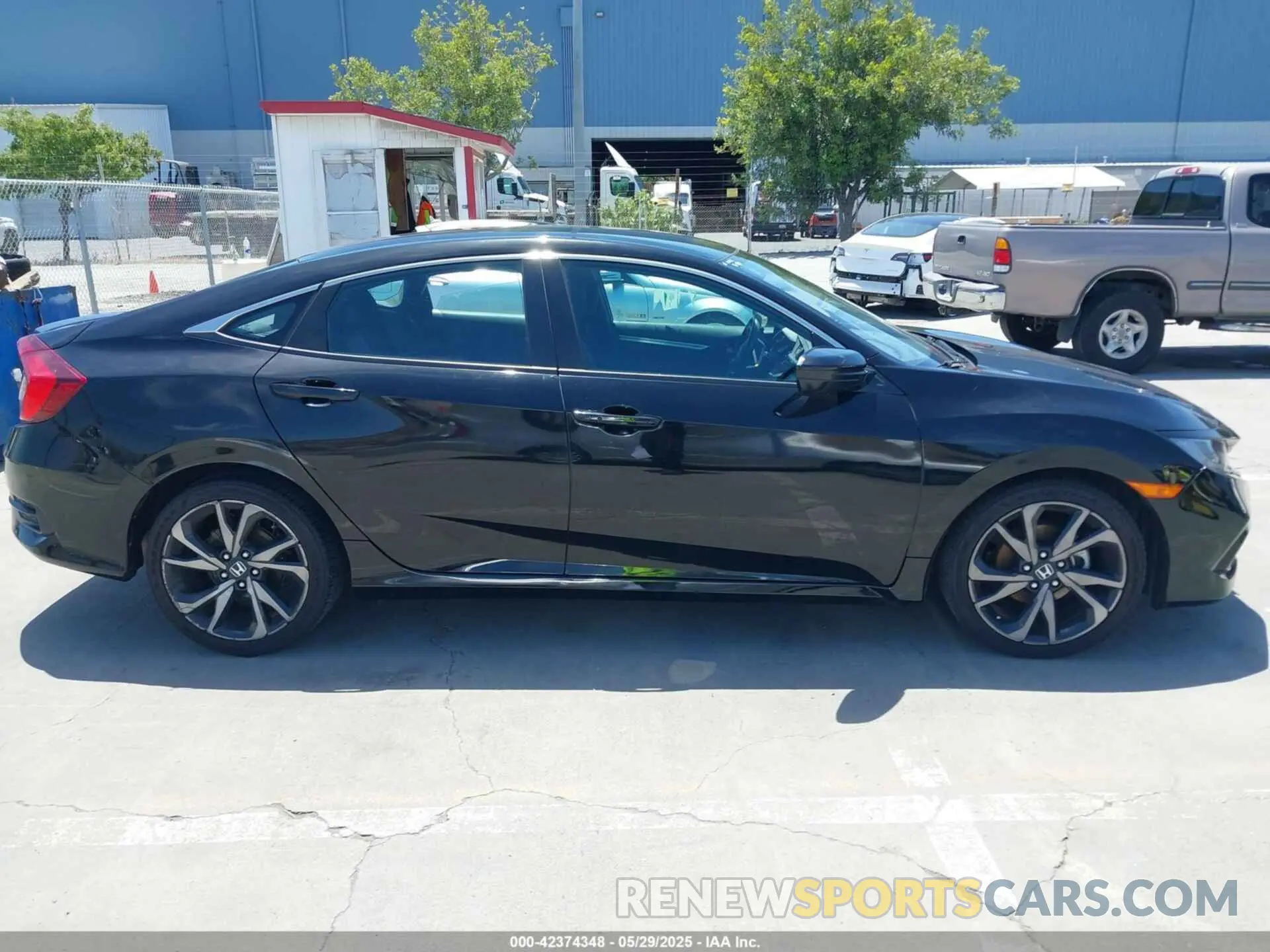 12 Photograph of a damaged car 19XFC2F81KE202656 HONDA CIVIC 2019