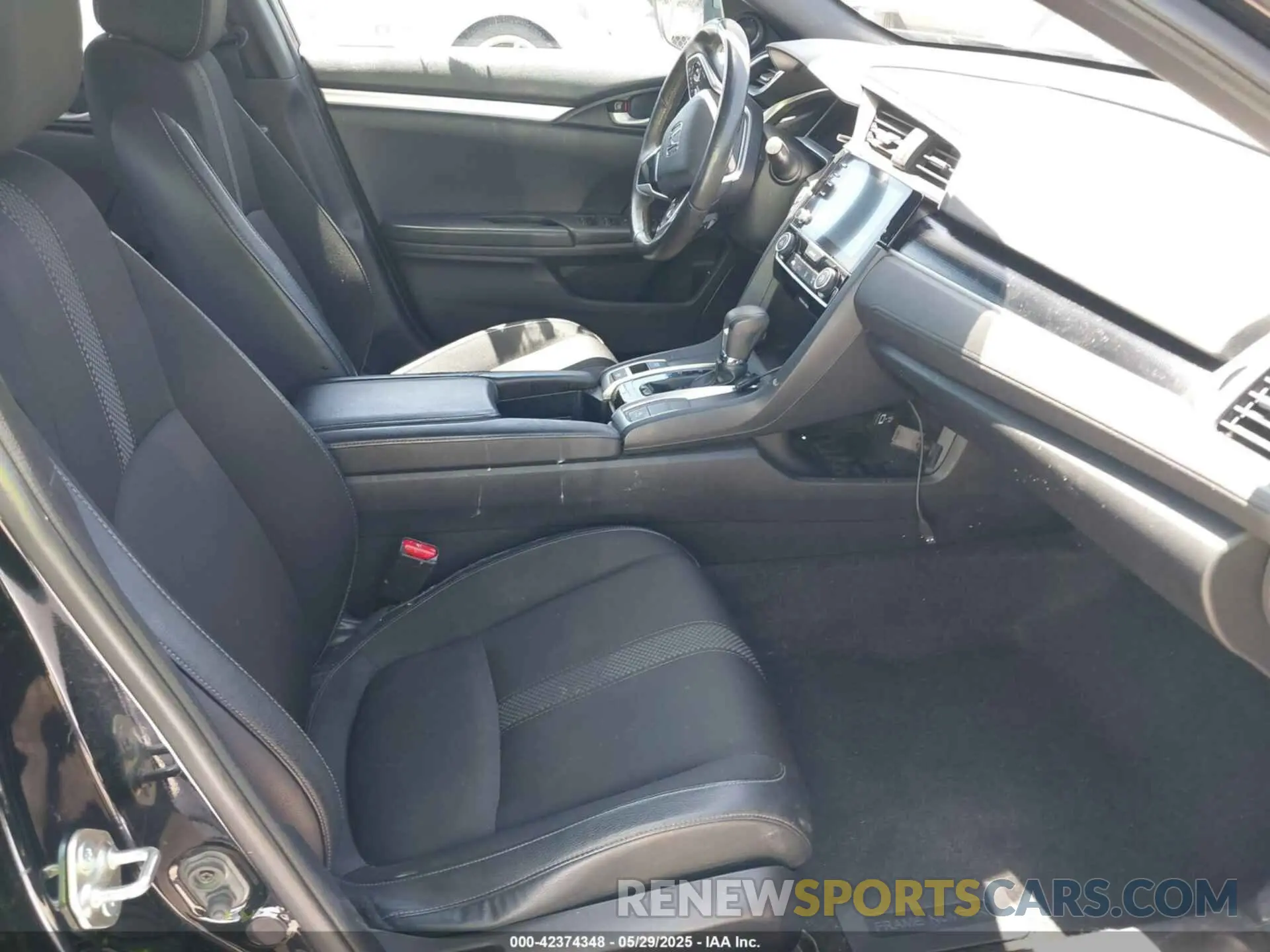5 Photograph of a damaged car 19XFC2F81KE202656 HONDA CIVIC 2019
