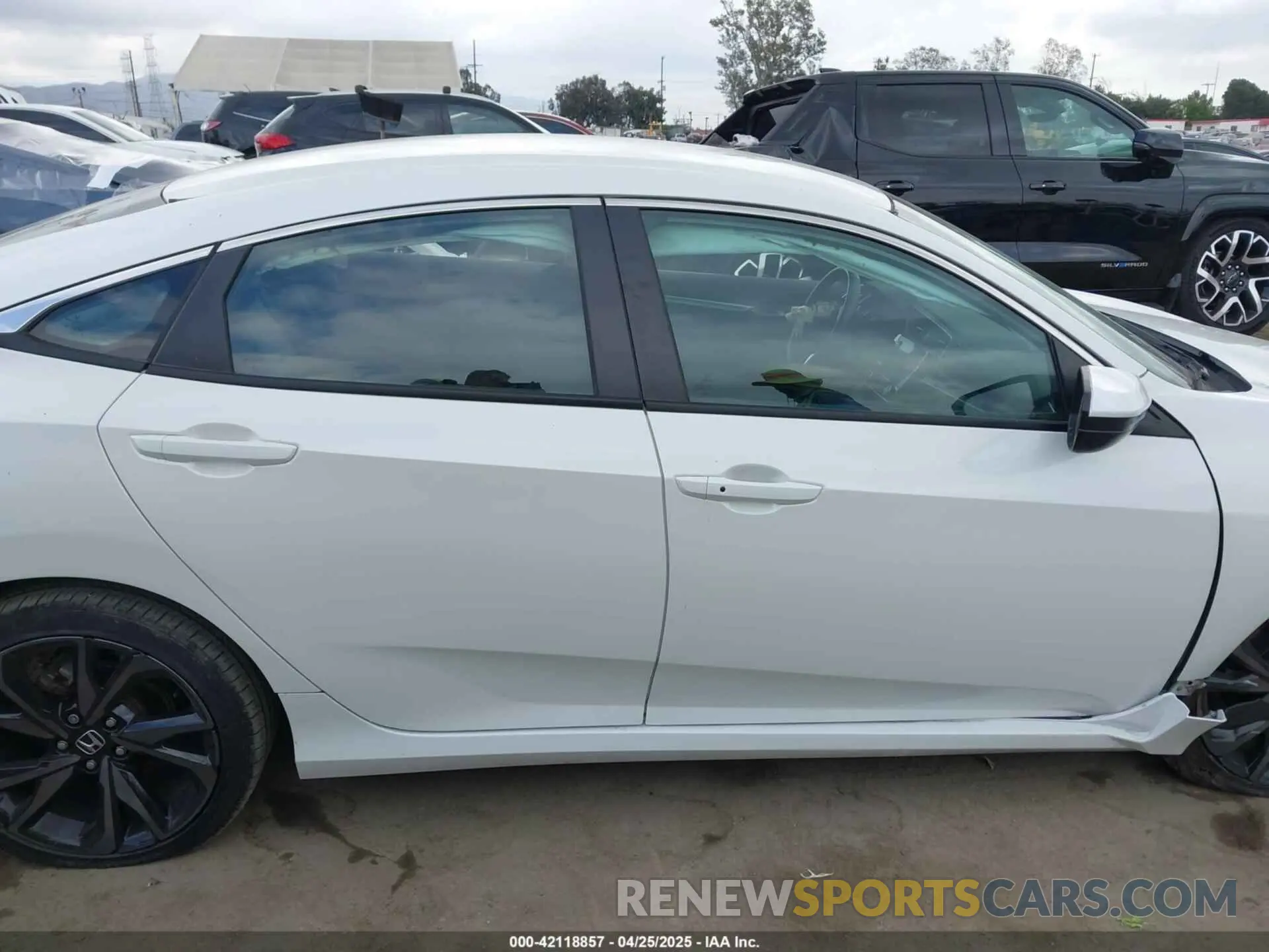 13 Photograph of a damaged car 19XFC2F82KE013269 HONDA CIVIC 2019