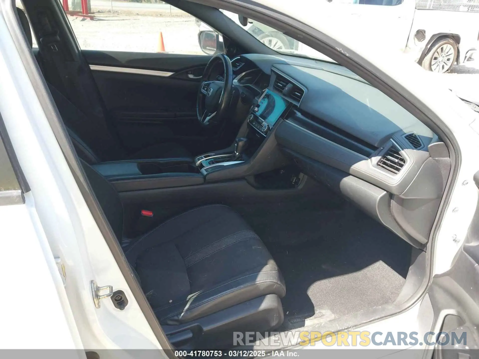 5 Photograph of a damaged car 19XFC2F82KE022747 HONDA CIVIC 2019