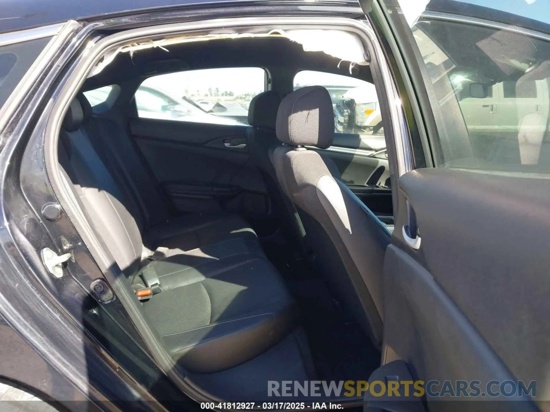 8 Photograph of a damaged car 19XFC2F83KE007495 HONDA CIVIC 2019