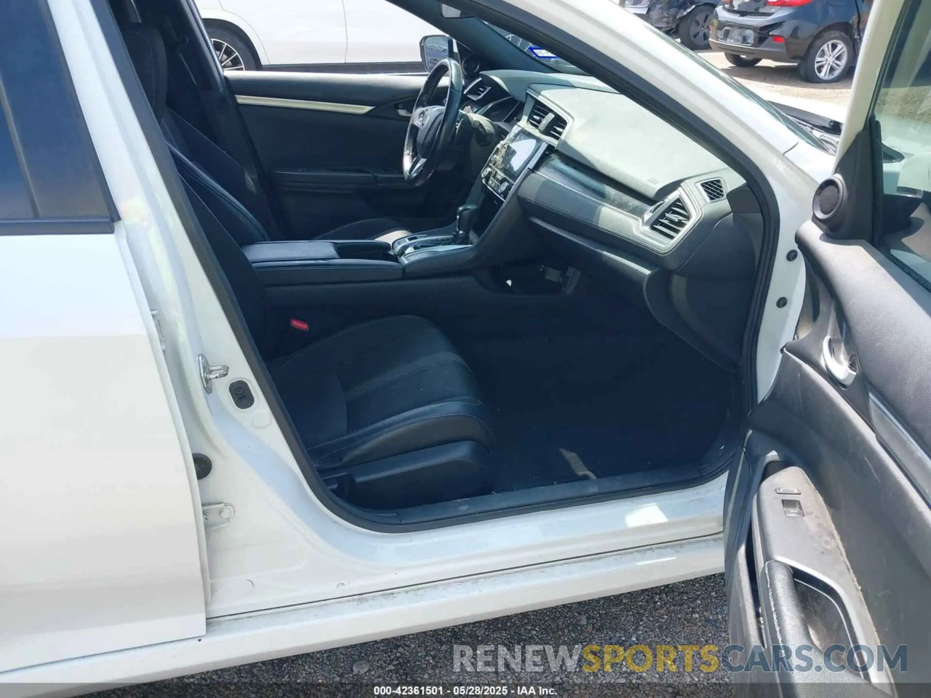 5 Photograph of a damaged car 19XFC2F85KE002461 HONDA CIVIC 2019