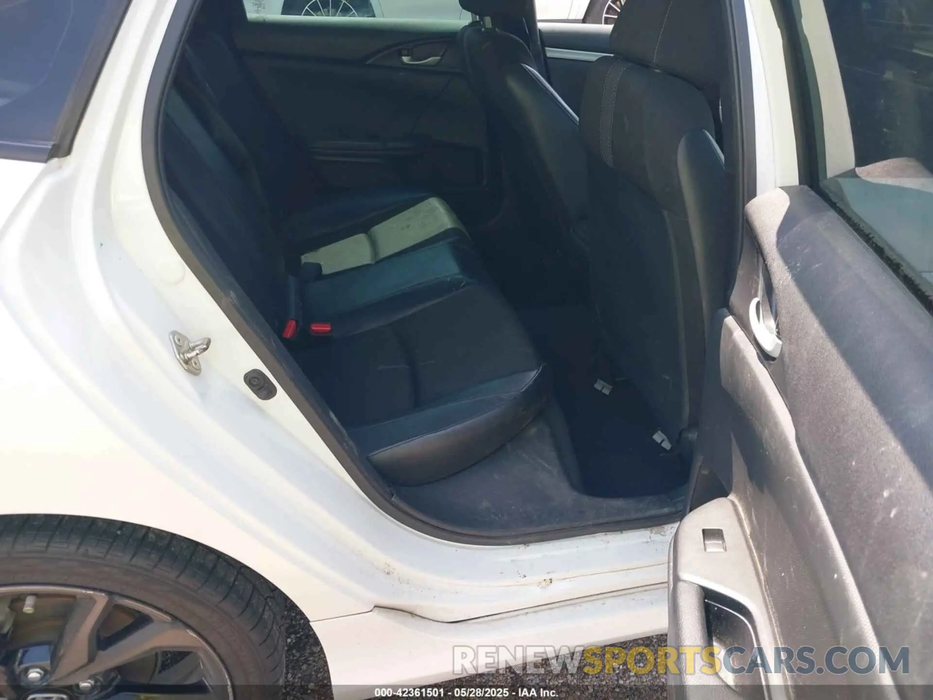 8 Photograph of a damaged car 19XFC2F85KE002461 HONDA CIVIC 2019