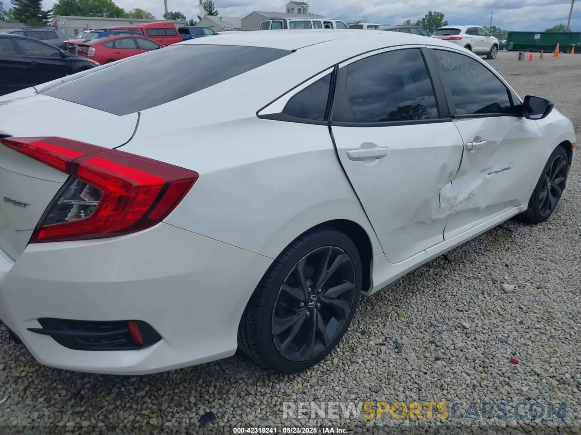 18 Photograph of a damaged car 19XFC2F85KE019311 HONDA CIVIC 2019