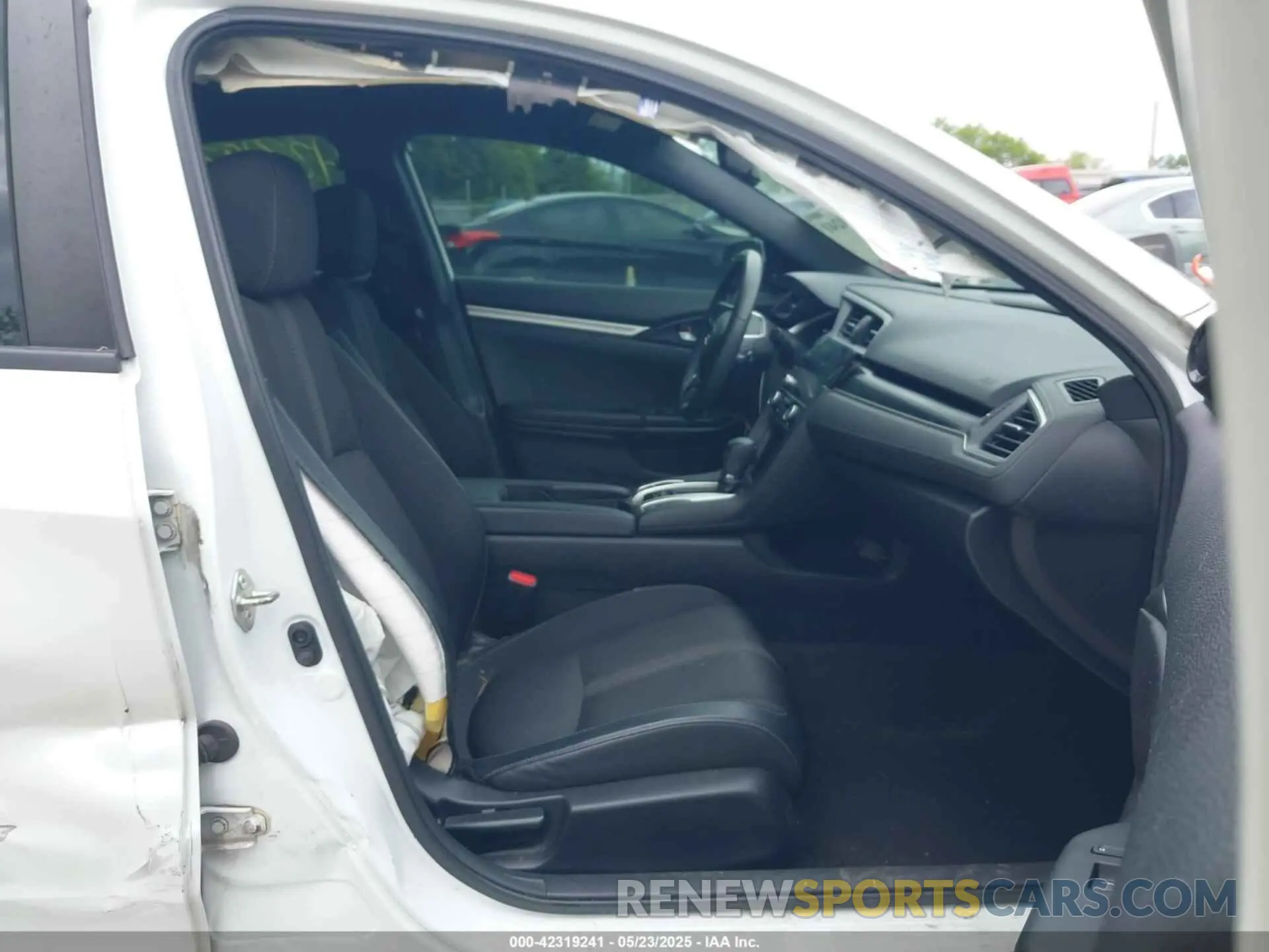 5 Photograph of a damaged car 19XFC2F85KE019311 HONDA CIVIC 2019